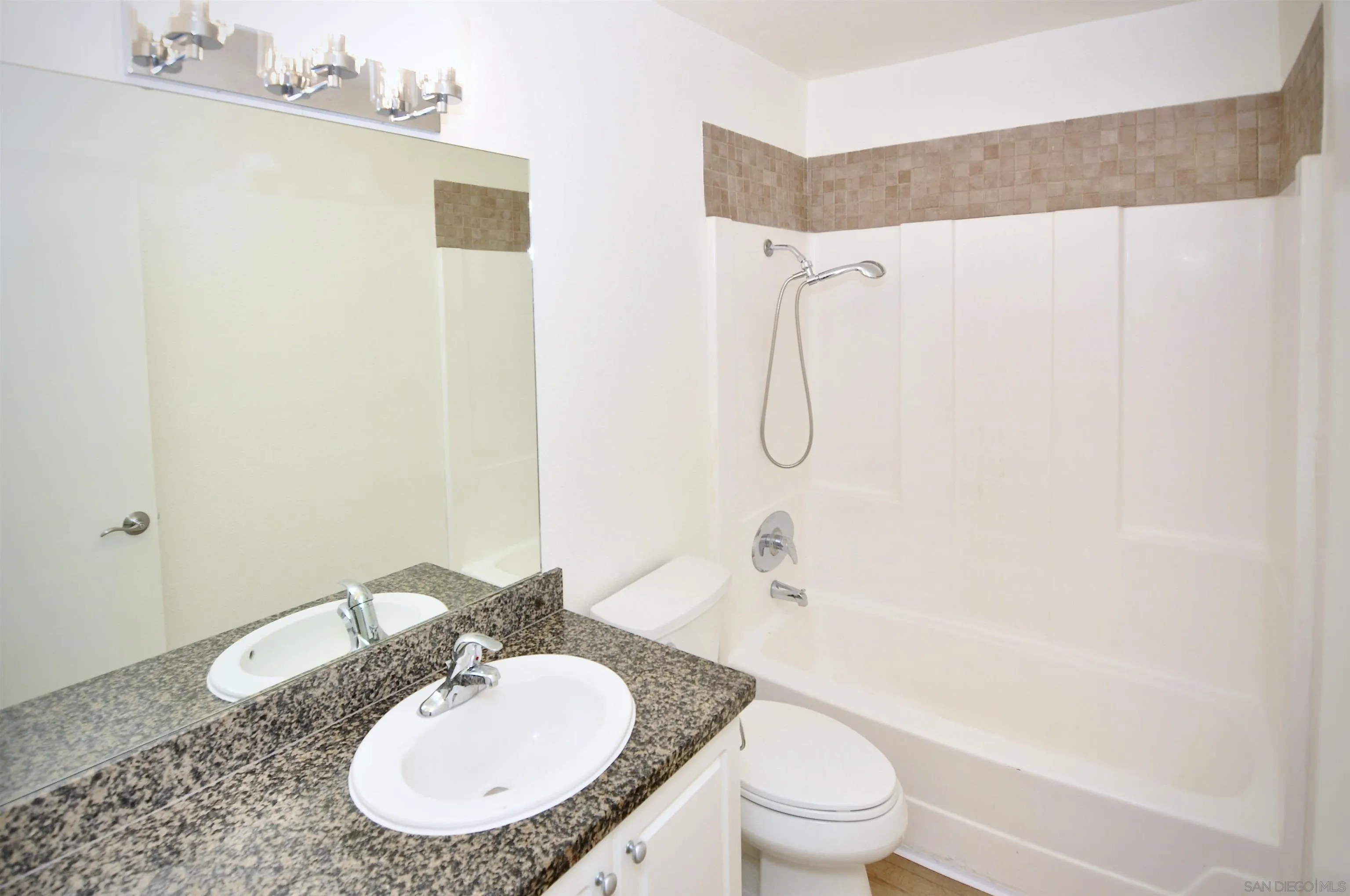 Photo #30: 260015595 Listing: Photo #30