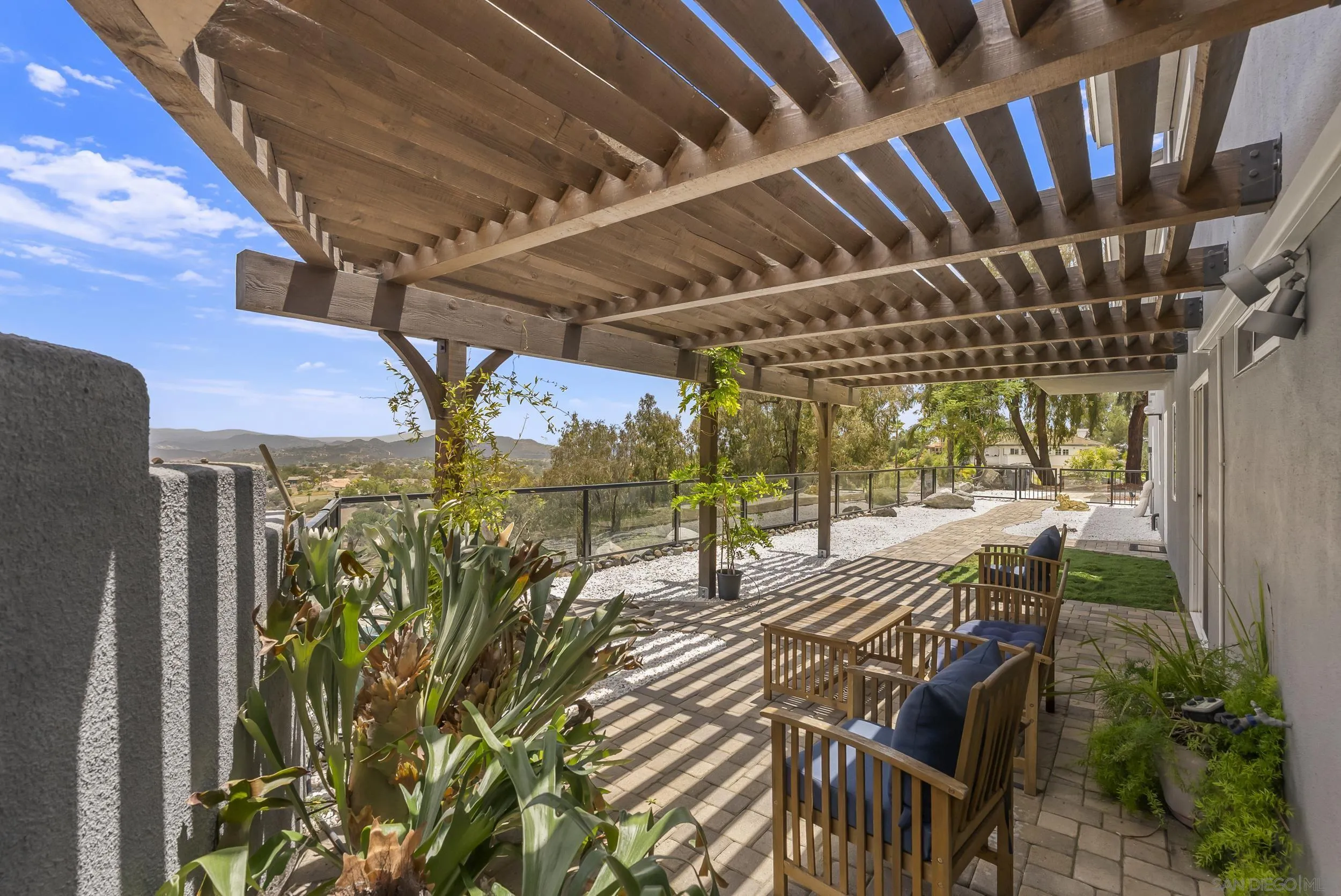 https://cdn.realtyfeed.com/cdn/127/260015597/11d0efd5060aefe0c7a1d9920b75e4cf.webp