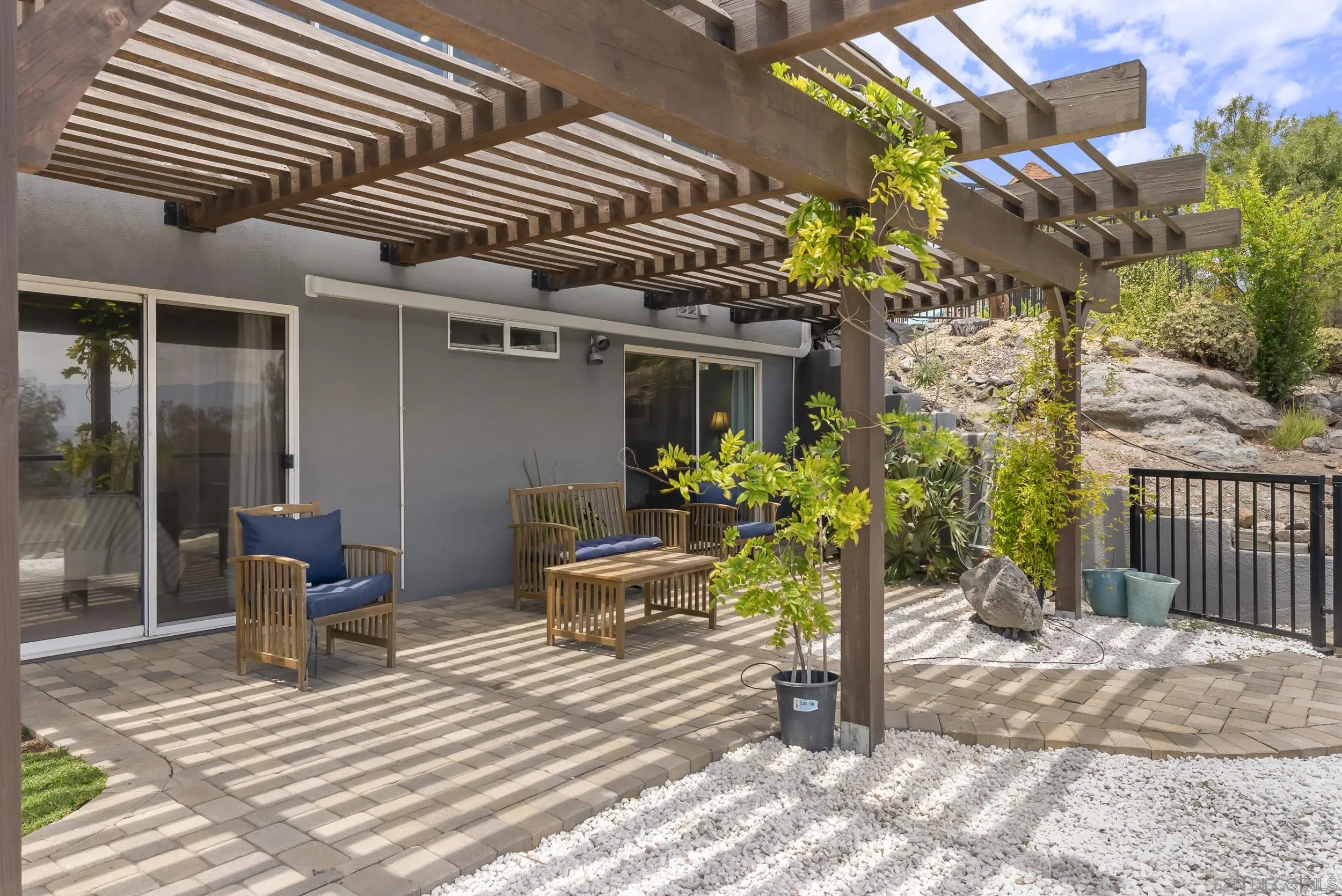 https://cdn.realtyfeed.com/cdn/127/260015597/172200dec2a5900e1f653e2d68ed46ef.webp