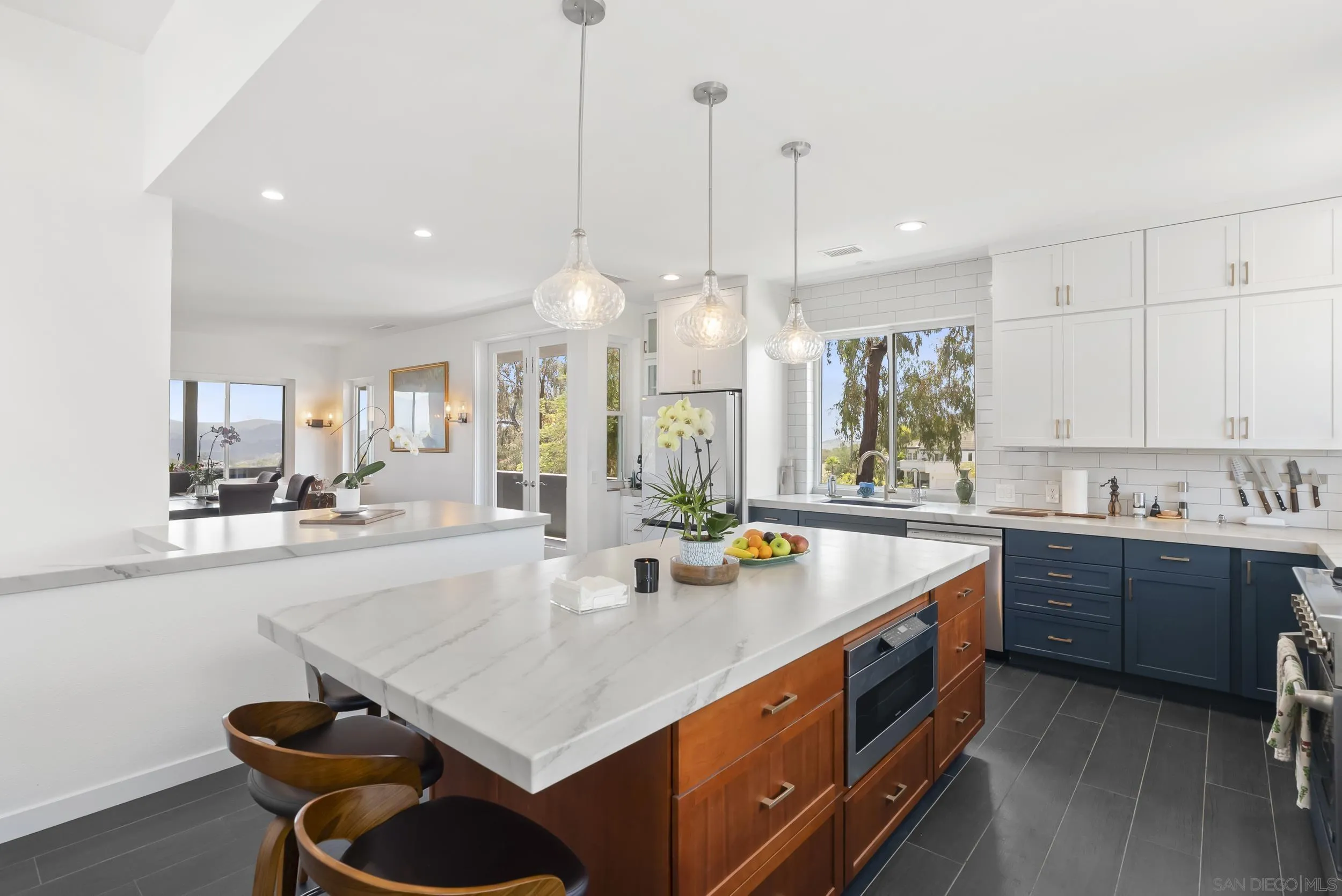 https://cdn.realtyfeed.com/cdn/127/260015597/19a8baf0379c9ddc7d58f1c56cf197b5.webp