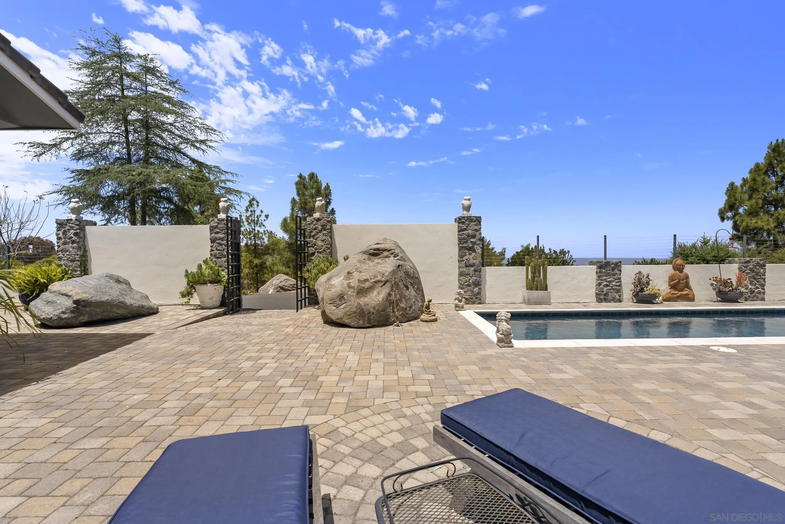 https://cdn.realtyfeed.com/cdn/127/260015597/24cb66ce050d5647443464df6ef8c8fe.webp