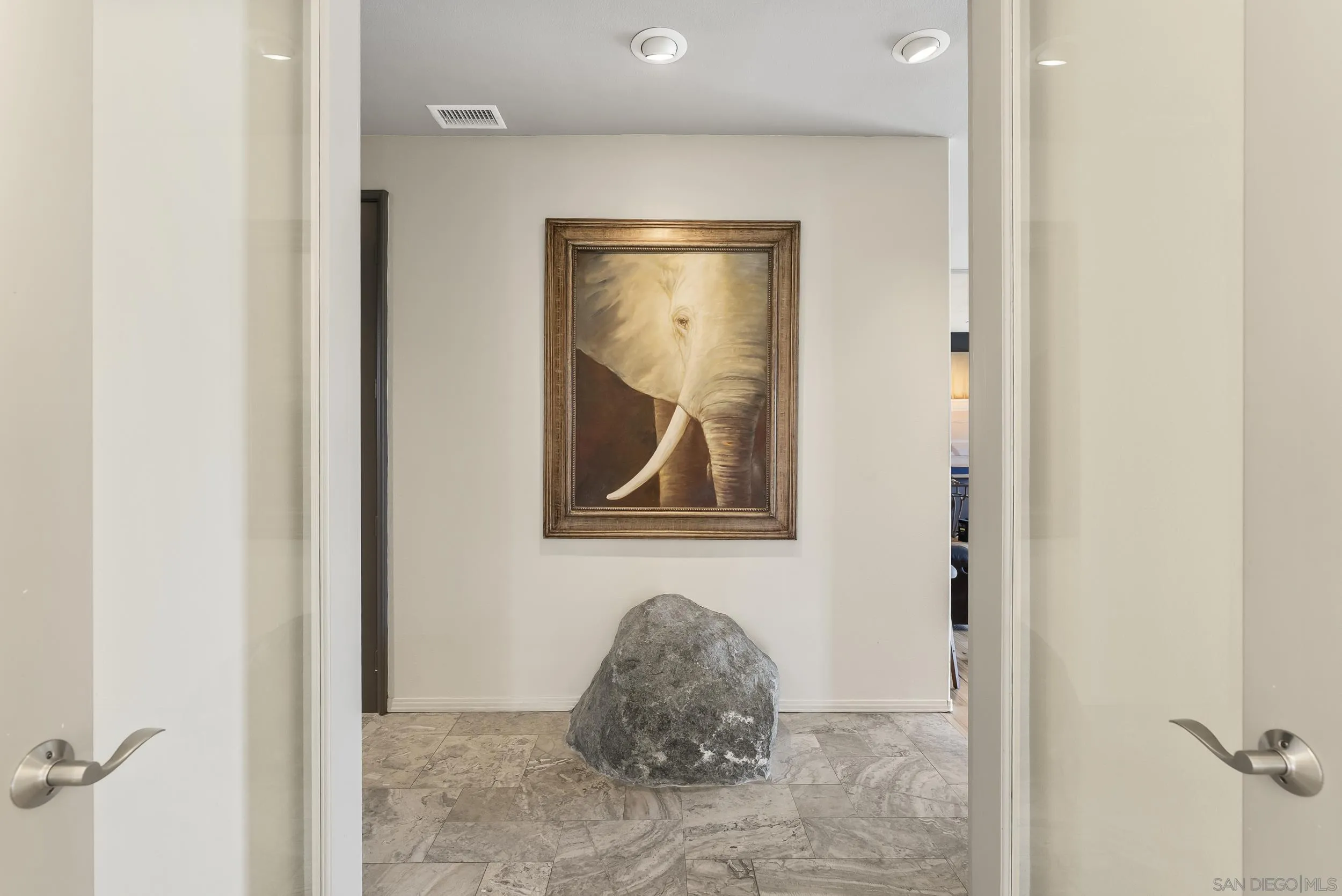 https://cdn.realtyfeed.com/cdn/127/260015597/4984bcc01924a27254ece1af08e95054.webp