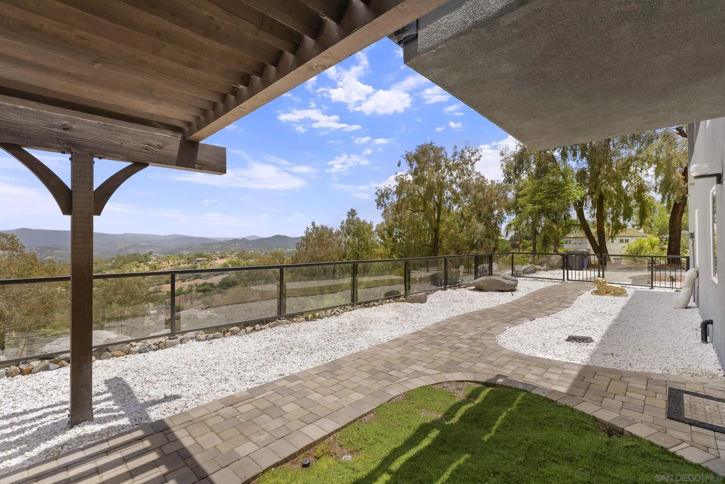 https://cdn.realtyfeed.com/cdn/127/260015597/6a672ee07fd3a73e55b0e273a60dd010.webp
