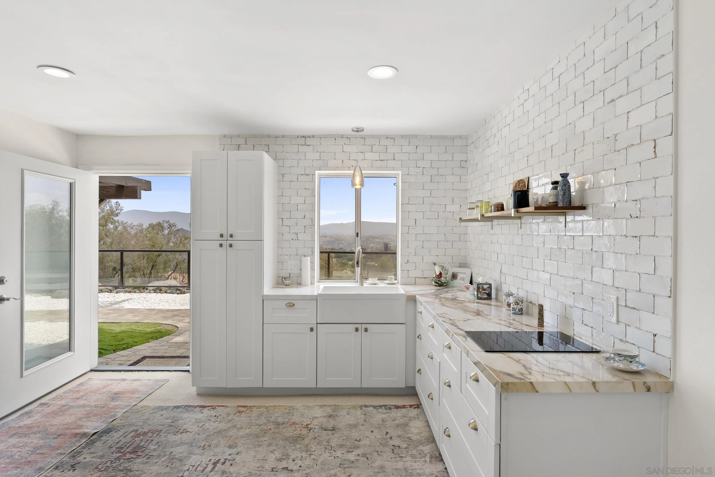 https://cdn.realtyfeed.com/cdn/127/260015597/79c6b5bacdcb38f618134d1bd8e91ff2.webp