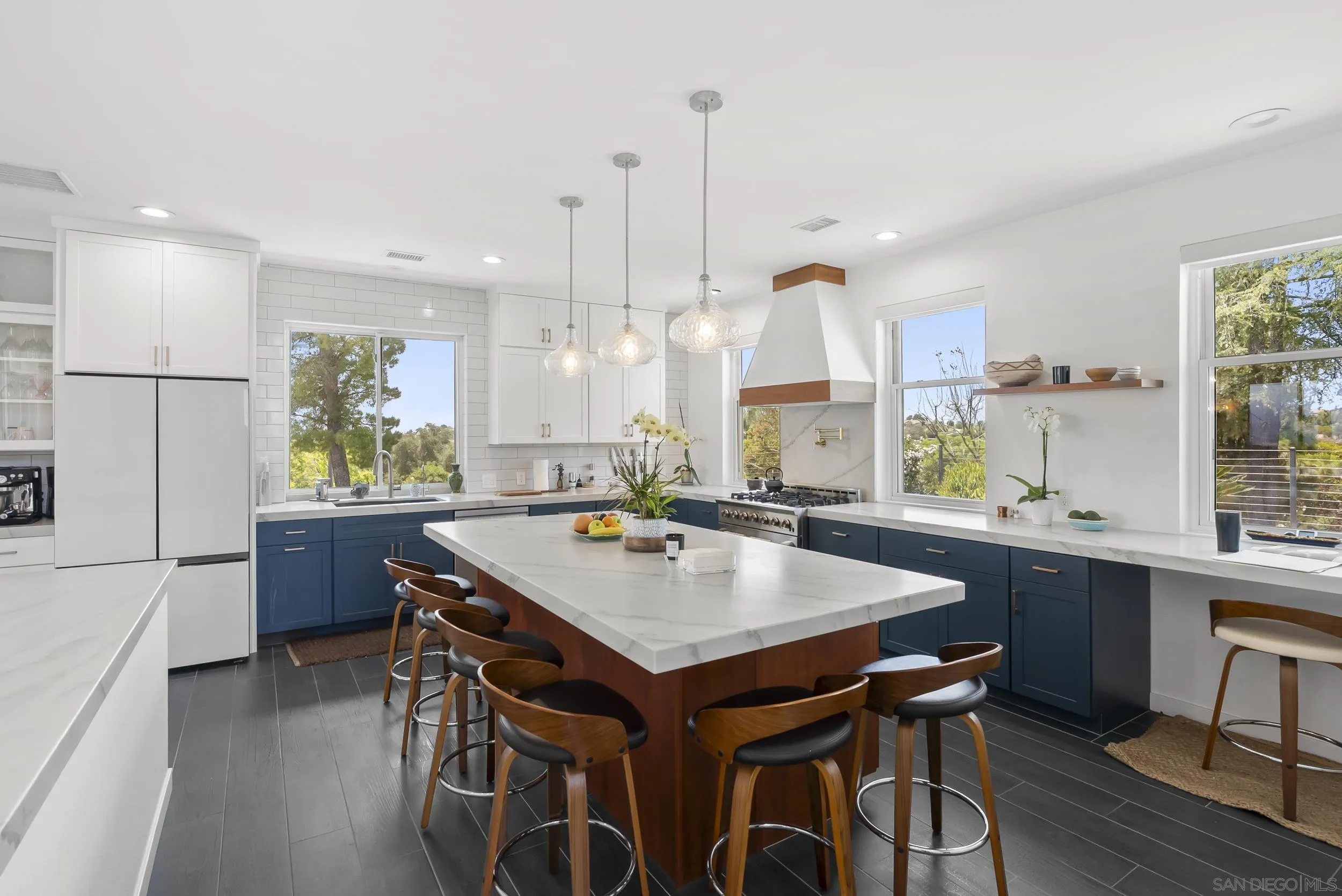 https://cdn.realtyfeed.com/cdn/127/260015597/7a35ee8227990201fa0505222206fc97.webp