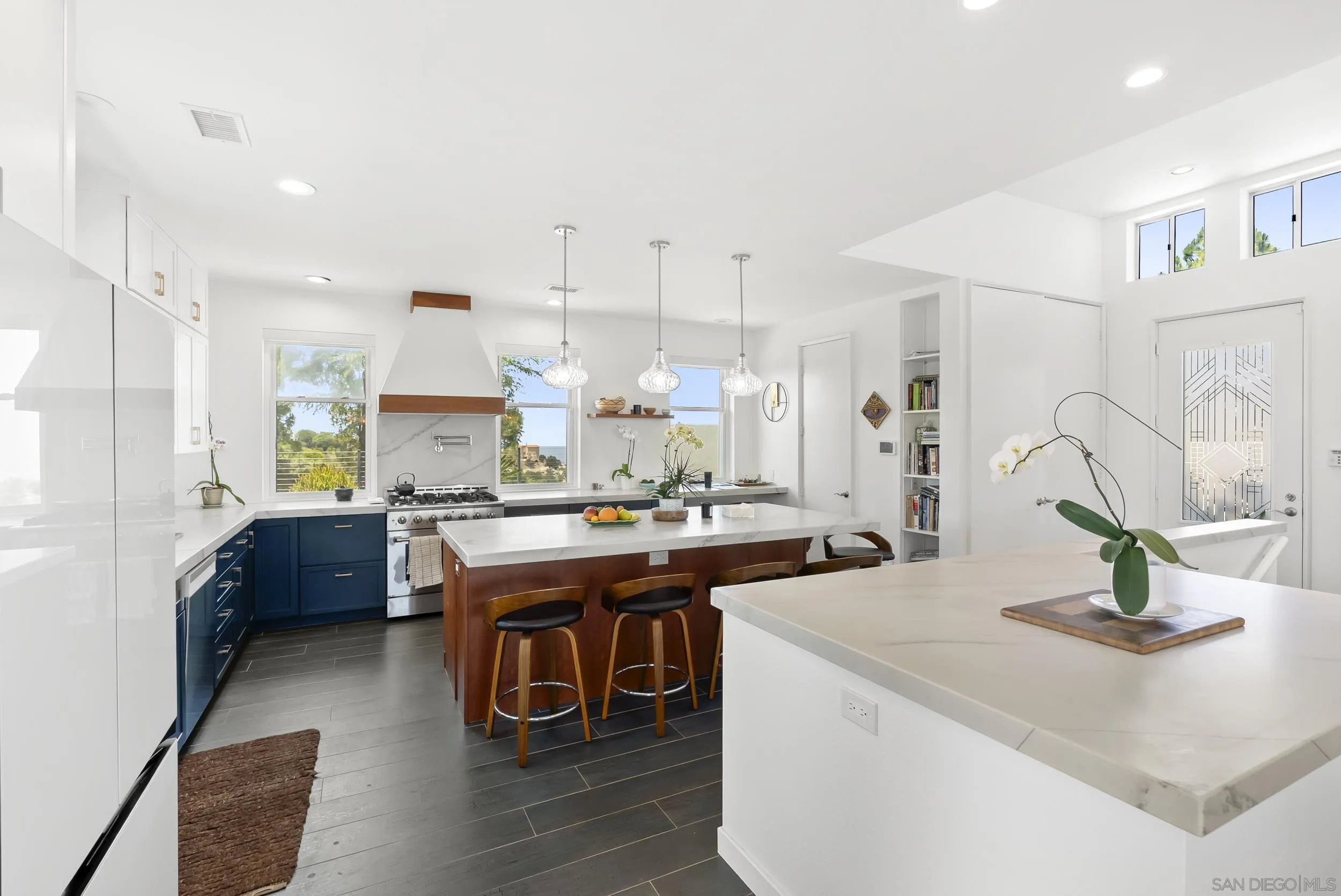 https://cdn.realtyfeed.com/cdn/127/260015597/8a7357445d24a99afdfe3c0e9a896d47.webp