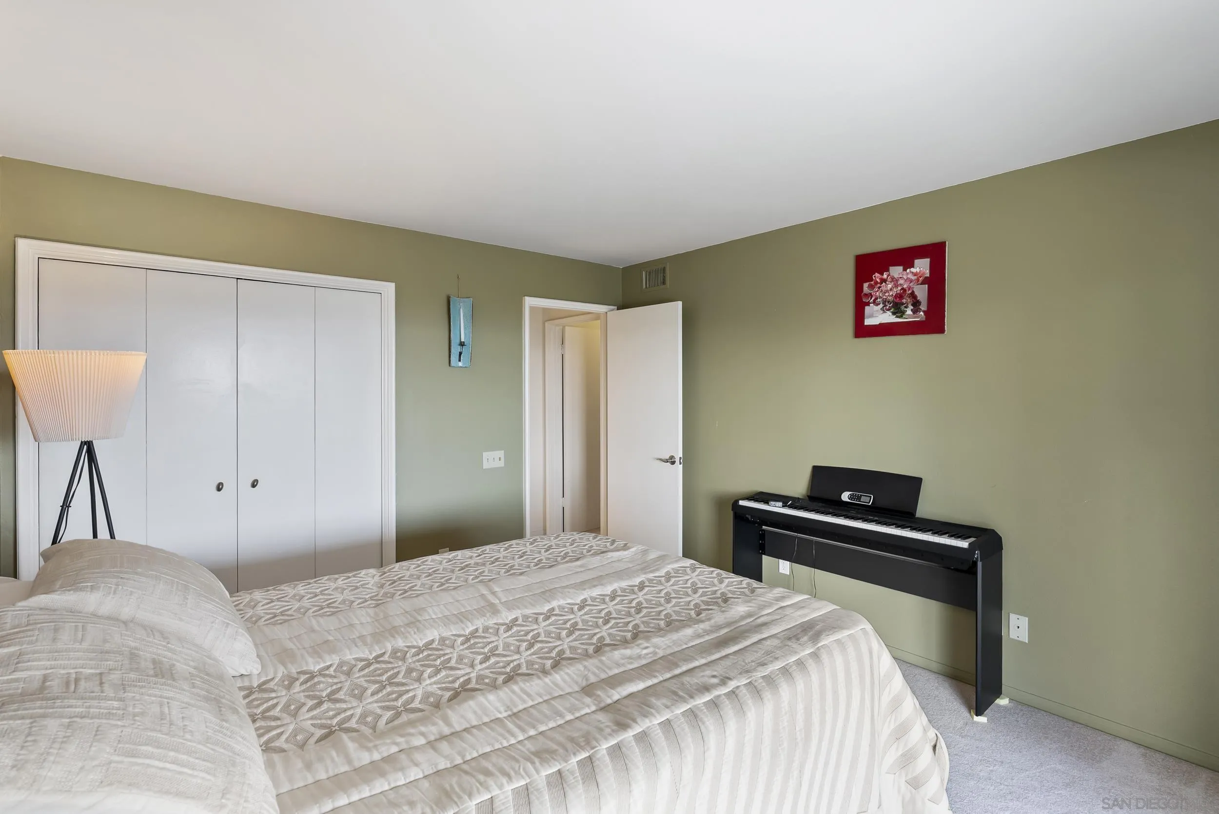 https://cdn.realtyfeed.com/cdn/127/260015597/a98947c92f16deb57c82647877750b54.webp