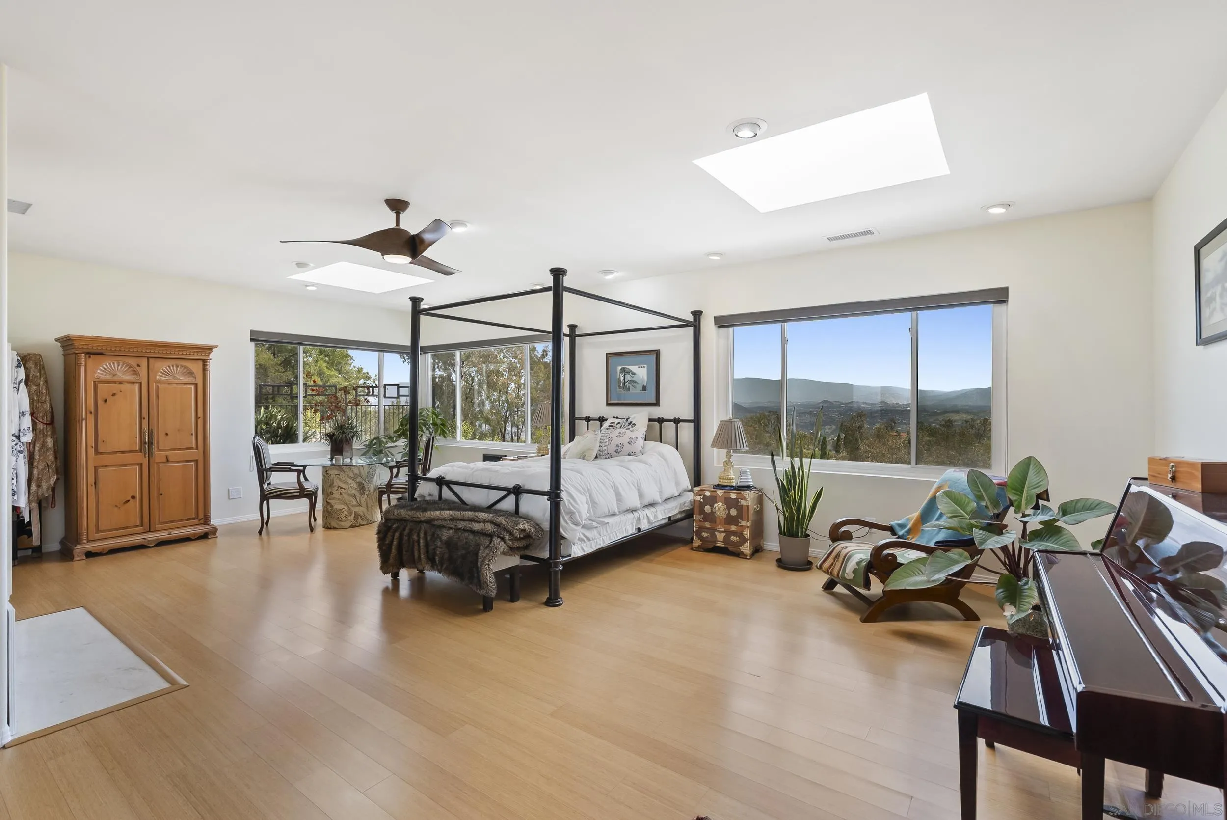 https://cdn.realtyfeed.com/cdn/127/260015597/b7150fdefc84df8d4a2ce1060b9e8cc1.webp