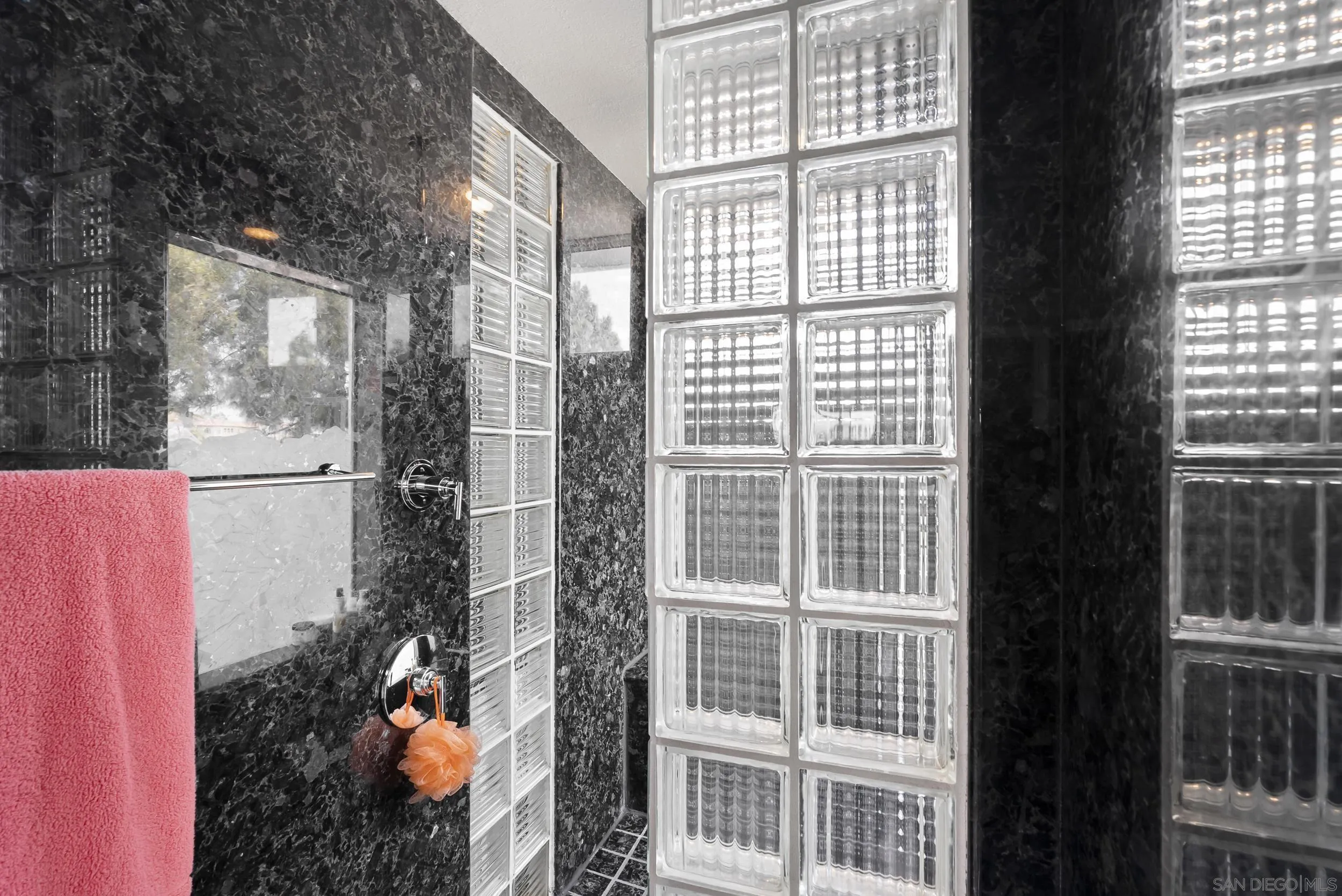 https://cdn.realtyfeed.com/cdn/127/260015597/b767dc3b6b2a236208ba9bb8c392ffa5.webp