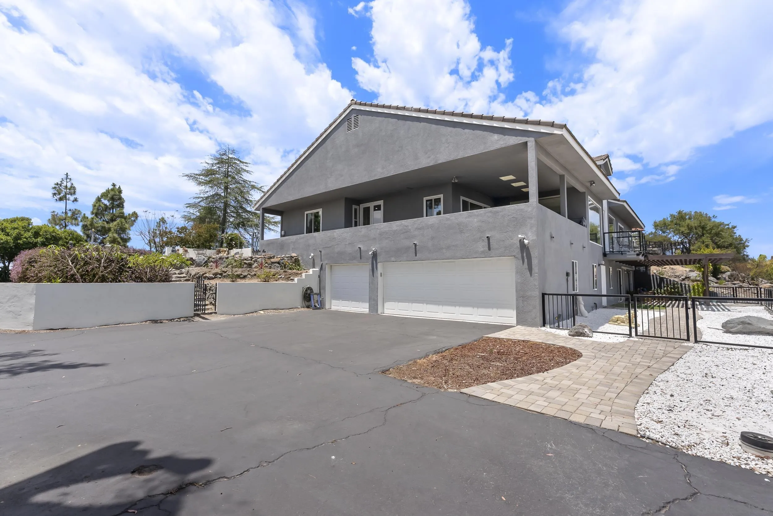 https://cdn.realtyfeed.com/cdn/127/260015597/c38f64a55bd1e31367d6b23bf6162d94.webp
