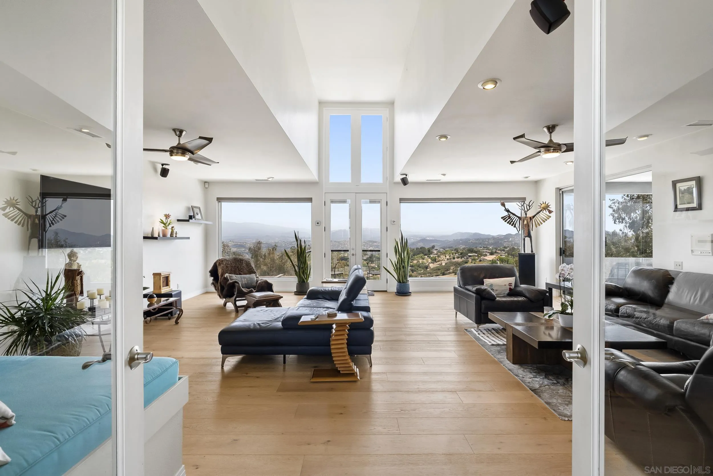 https://cdn.realtyfeed.com/cdn/127/260015597/d6abf812958e064781e5efb88b4c09de.webp