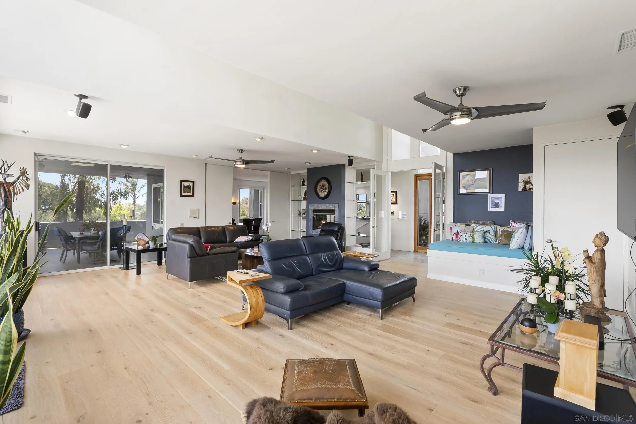 https://cdn.realtyfeed.com/cdn/127/260015597/e27a7832ecbb6b34a3ba6d87c3e91dd9.webp