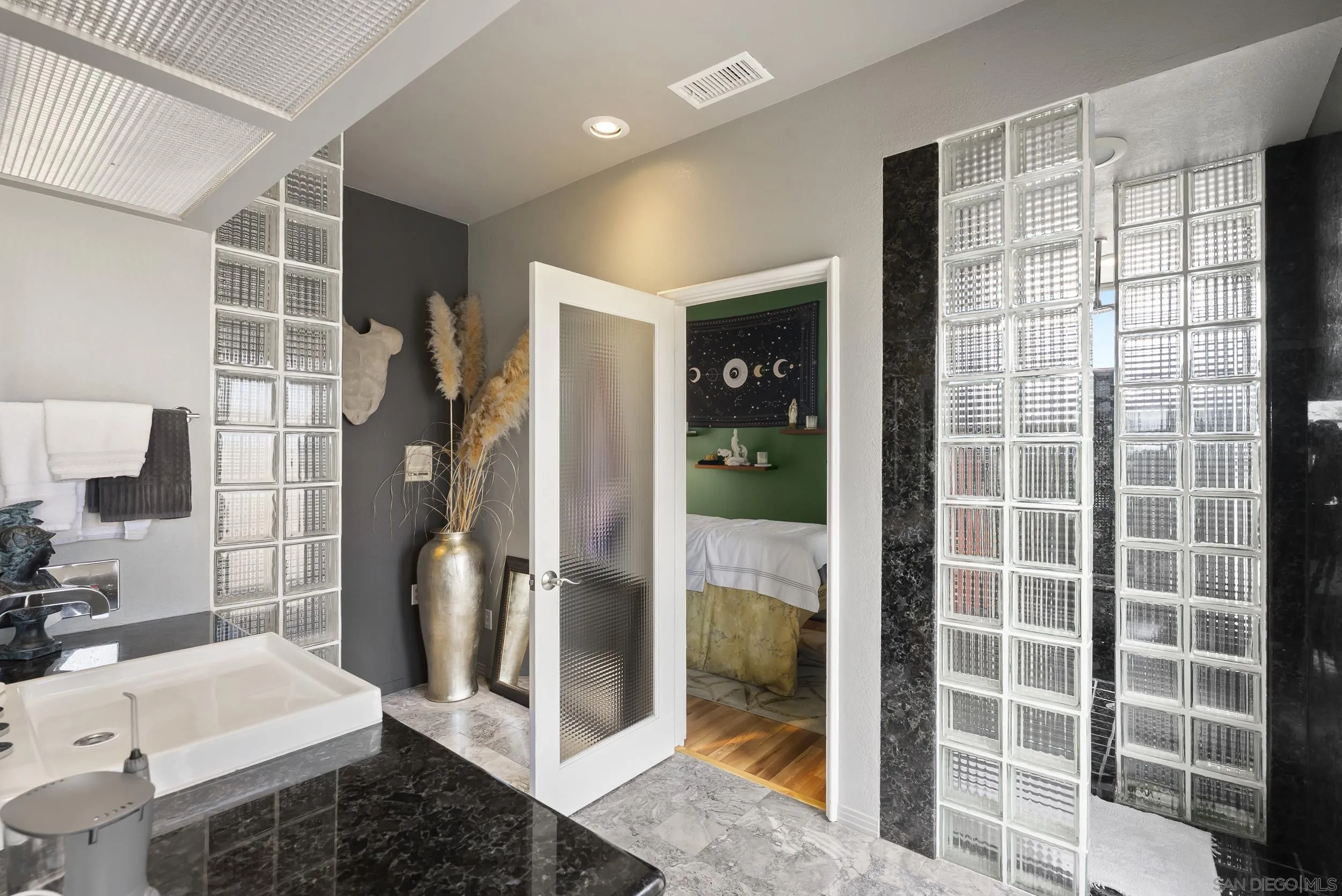 https://cdn.realtyfeed.com/cdn/127/260015597/f2ac802c258d2575a3fb813209600971.webp
