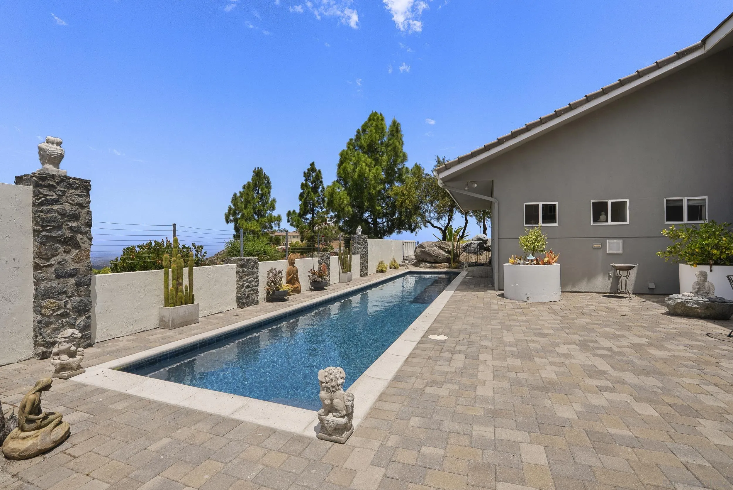 https://cdn.realtyfeed.com/cdn/127/260015597/f2d8df4cedddb7c2ba69247920c7b094.webp