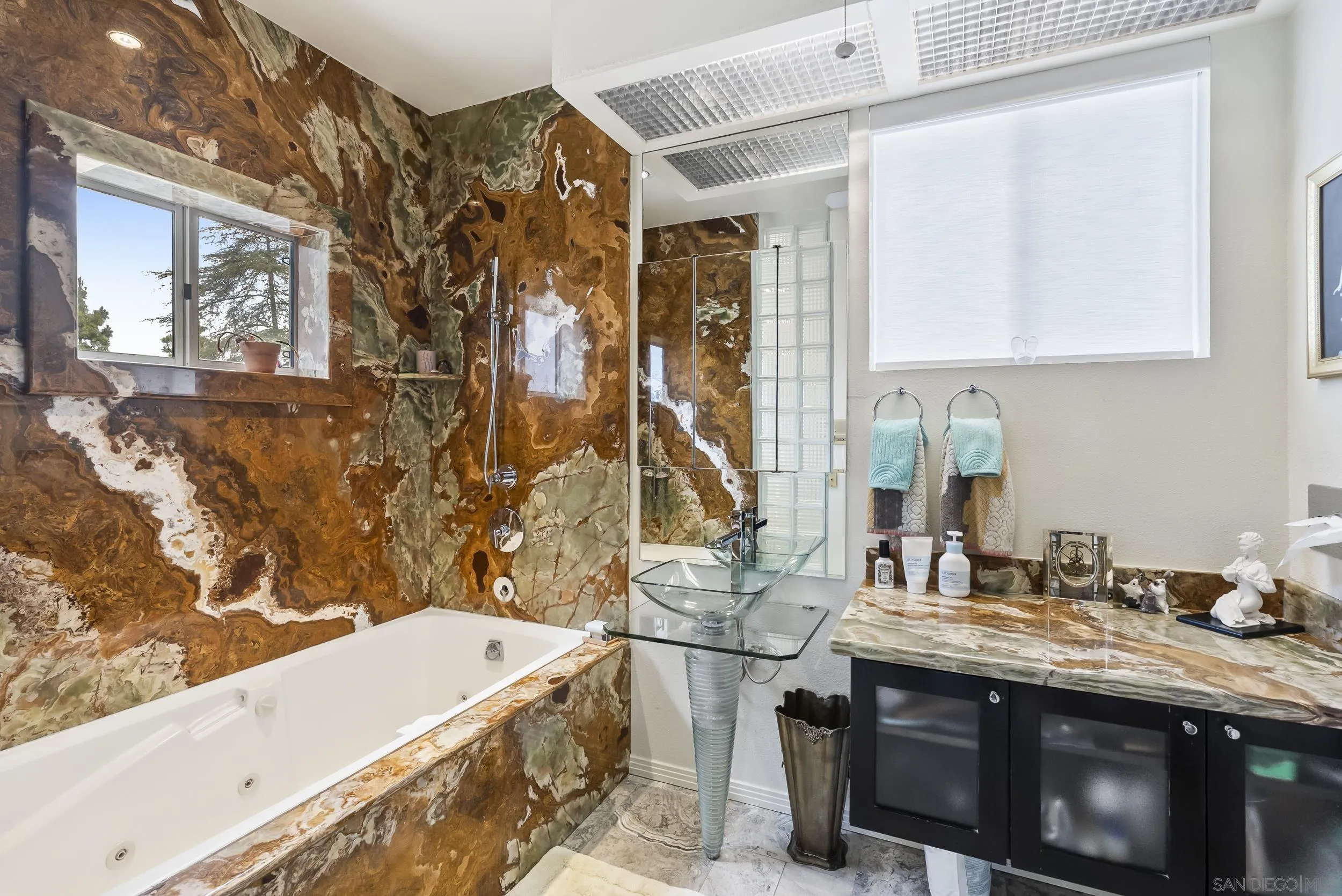 https://cdn.realtyfeed.com/cdn/127/260015597/f354bafbb4b85b4a507ee8076e16cca0.webp