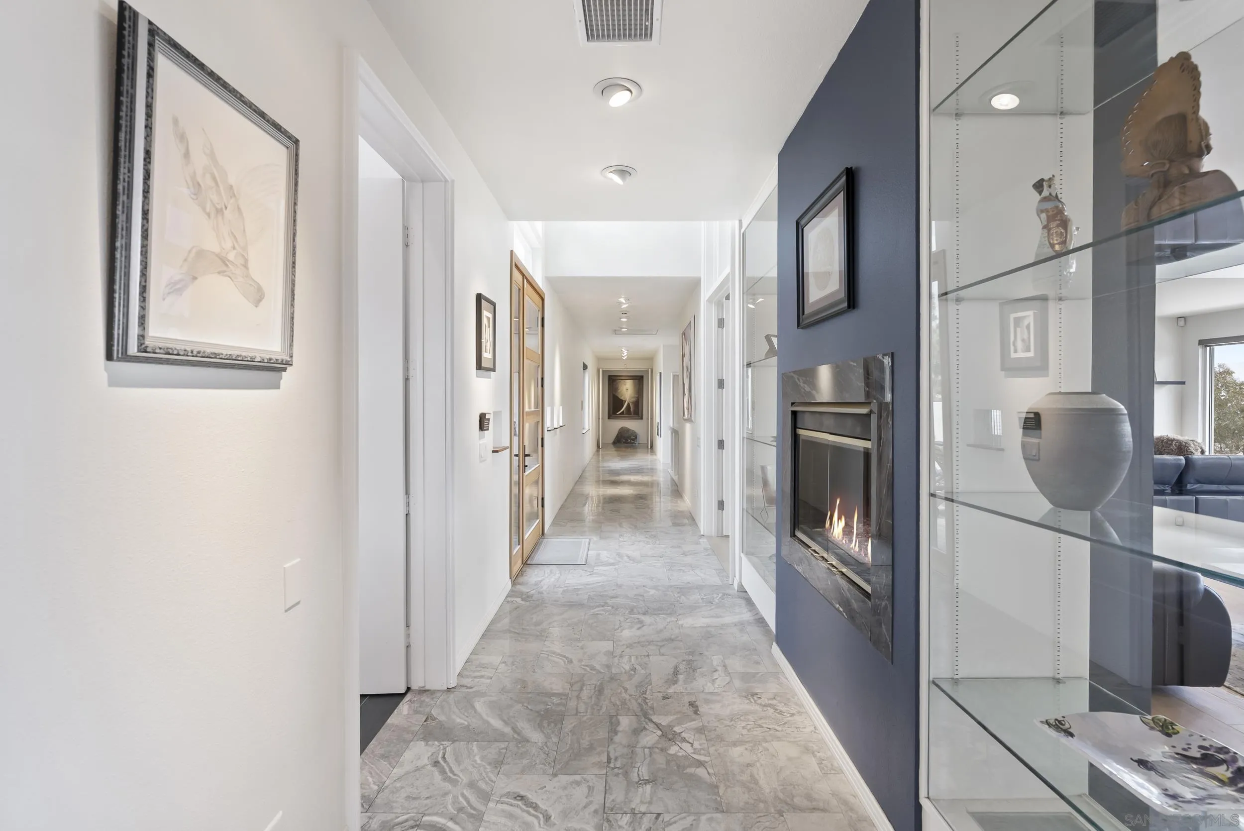 https://cdn.realtyfeed.com/cdn/127/260015597/f6ad1d88b50da7d6a7d46e1b14ccf748.webp