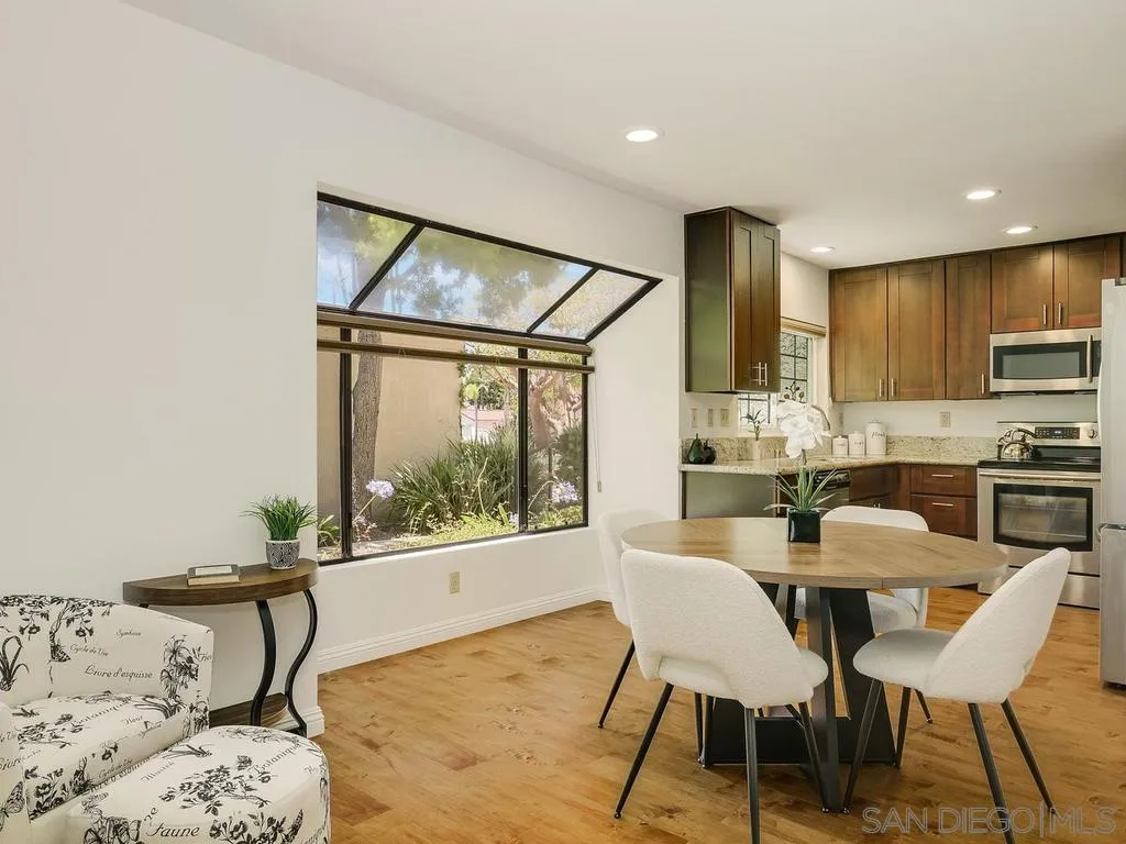 https://cdn.realtyfeed.com/cdn/127/260015598/37aa353e09547feacf909ba62e28f765.webp