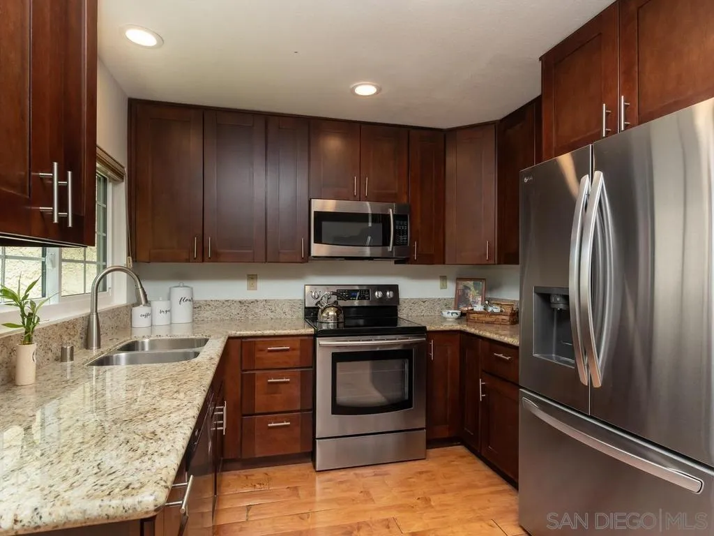 https://cdn.realtyfeed.com/cdn/127/260015598/609d439a8b7e5117a8719525d4e3d8d3.webp