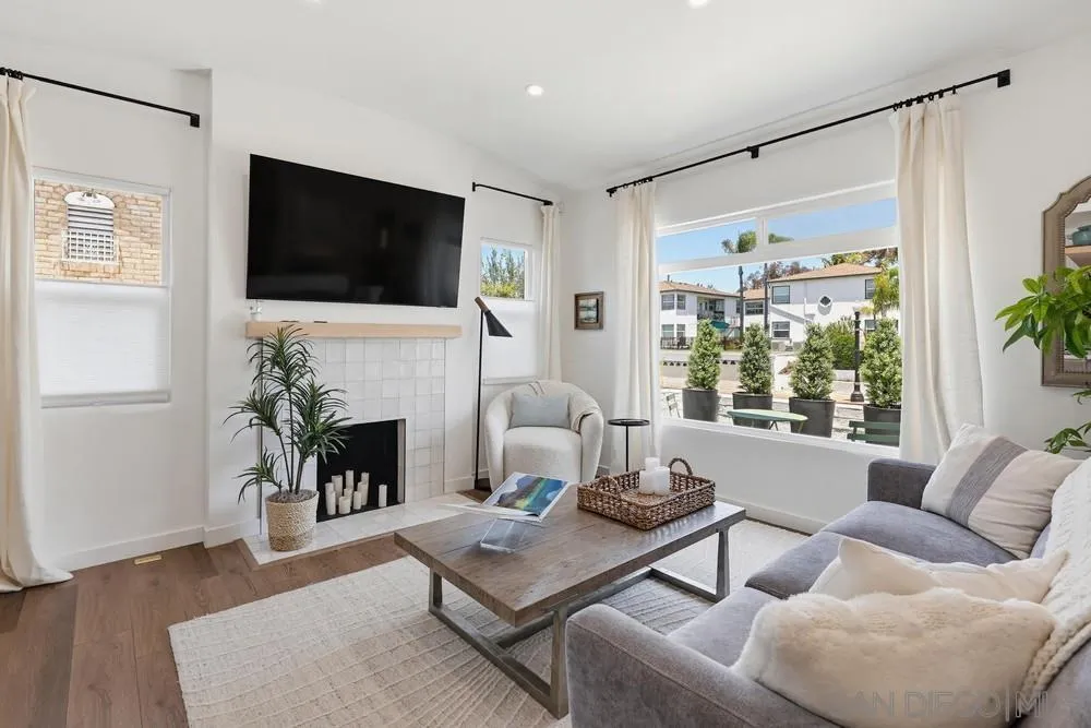 https://cdn.realtyfeed.com/cdn/127/260015604/038fd987b0dcd54e08a388cf1aa6fd02.webp