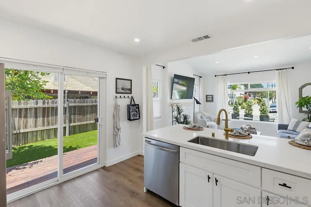 https://cdn.realtyfeed.com/cdn/127/260015604/16223d7c81ccb9e37bfed13ea4eeafd5.webp