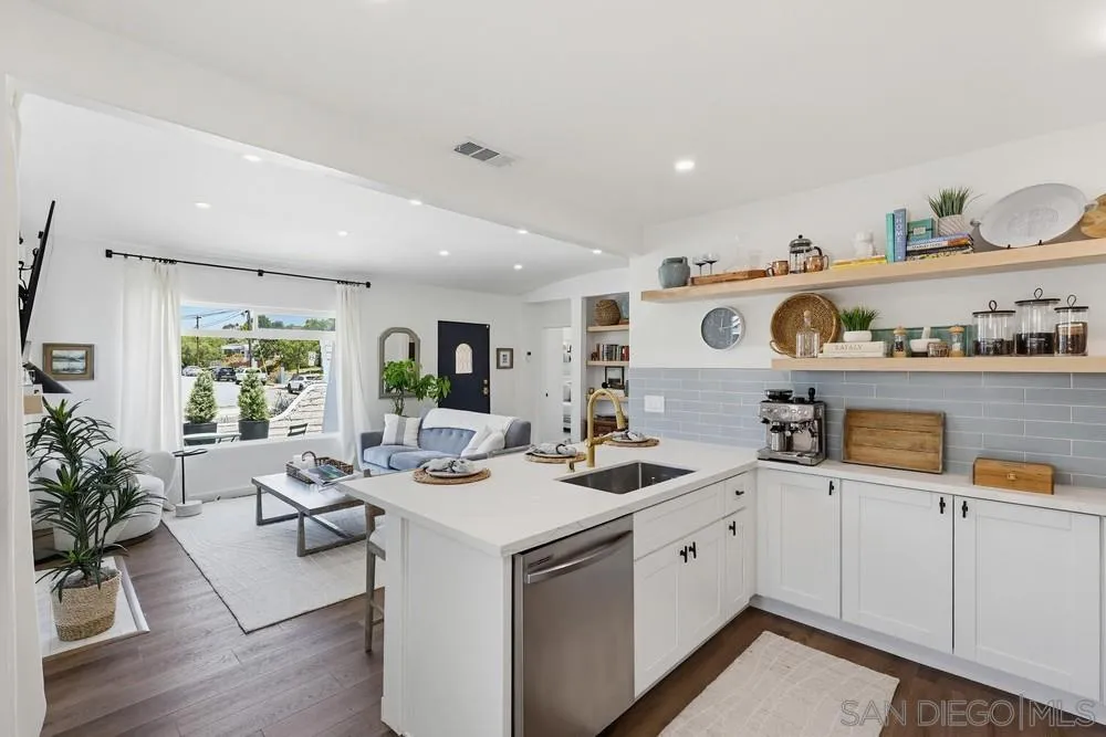 https://cdn.realtyfeed.com/cdn/127/260015604/757a2e0e6869baaad7939a117658363c.webp