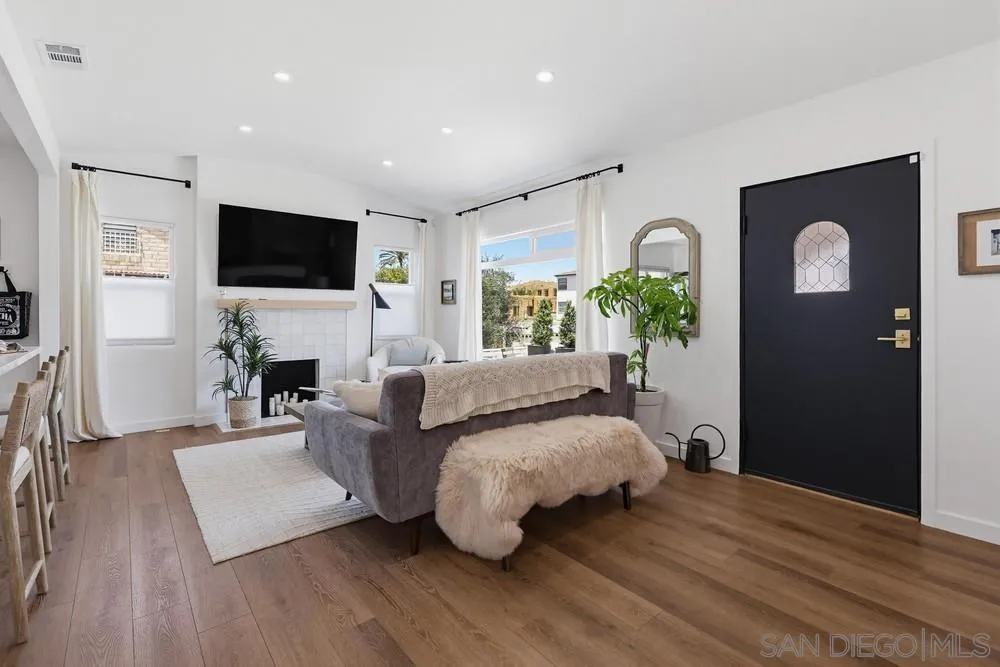 https://cdn.realtyfeed.com/cdn/127/260015604/951f5967e5bf4086ac4f3924e4dff074.webp