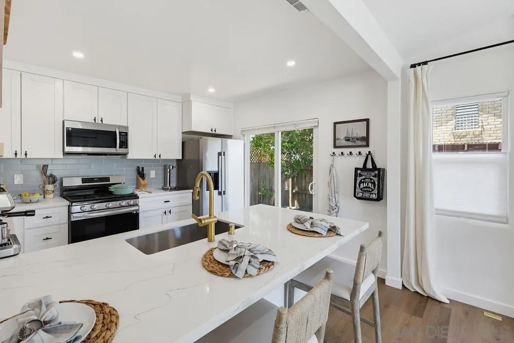 https://cdn.realtyfeed.com/cdn/127/260015604/974a22e5b61d7be922e453582ad0fe00.webp