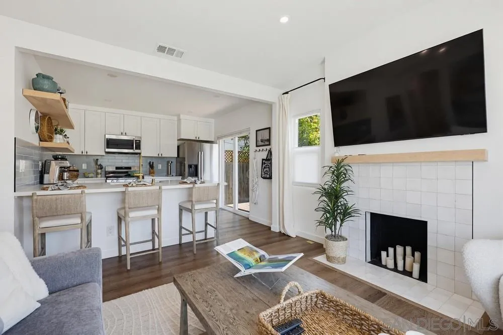https://cdn.realtyfeed.com/cdn/127/260015604/b98587cd5ca1a421586d0c4d20ebffbc.webp