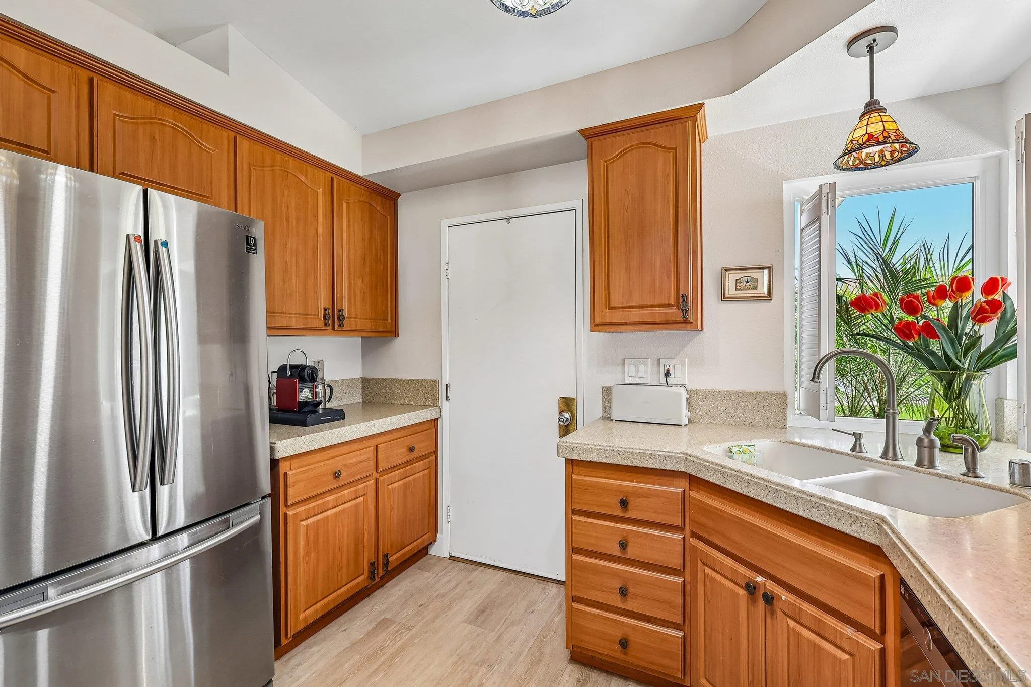 https://cdn.realtyfeed.com/cdn/127/260015613/230679ed9b0259c2e83e8343077ee339.webp