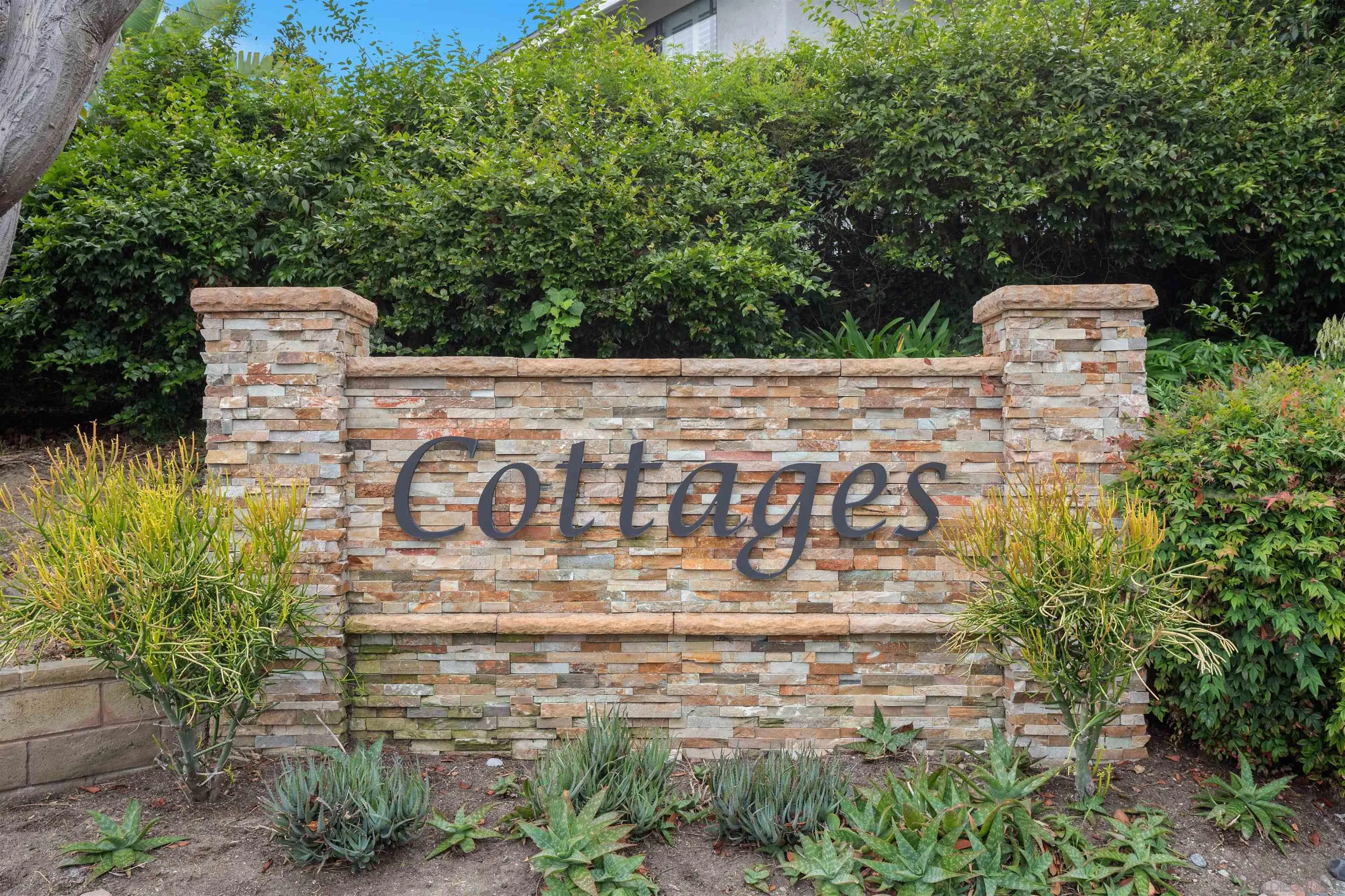 https://cdn.realtyfeed.com/cdn/127/260015613/52eb39e2fe1beac8fe2b7e8524e7e892.webp