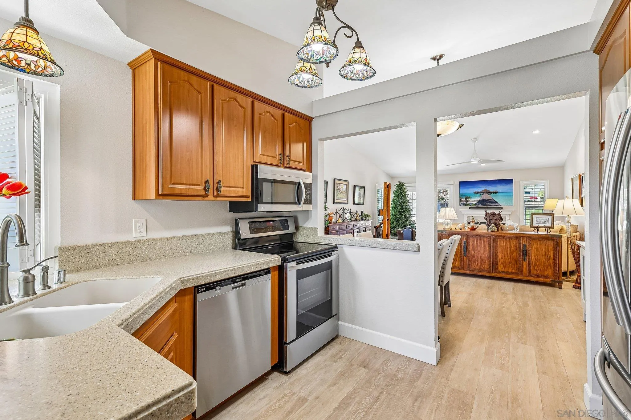https://cdn.realtyfeed.com/cdn/127/260015613/52f7f9da97b4bab5683d1294d48c25e9.webp