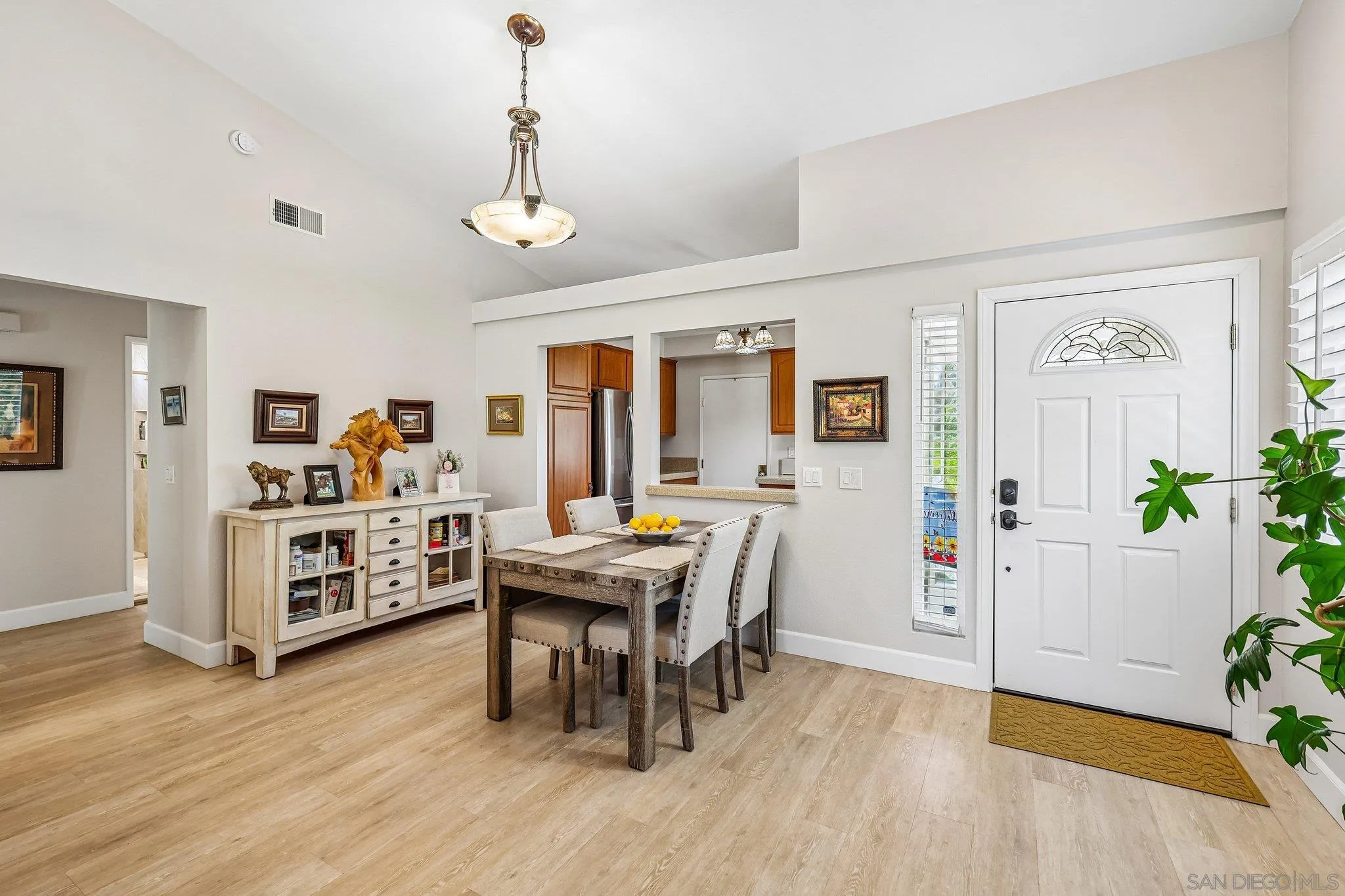 https://cdn.realtyfeed.com/cdn/127/260015613/6addb994602b11418d57b075374ef7da.webp
