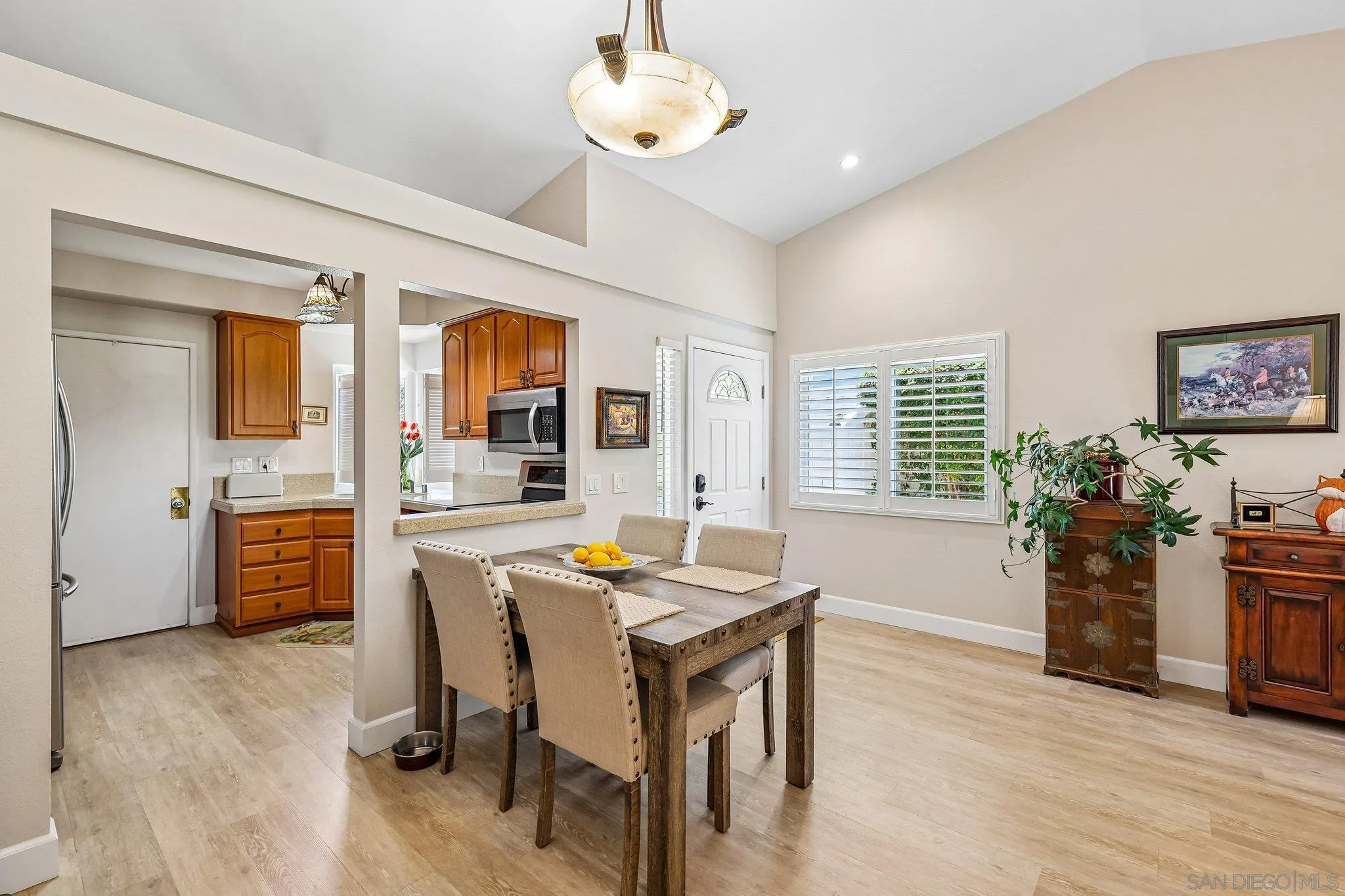 https://cdn.realtyfeed.com/cdn/127/260015613/886e9e8004ac53213902f192408c5e03.webp