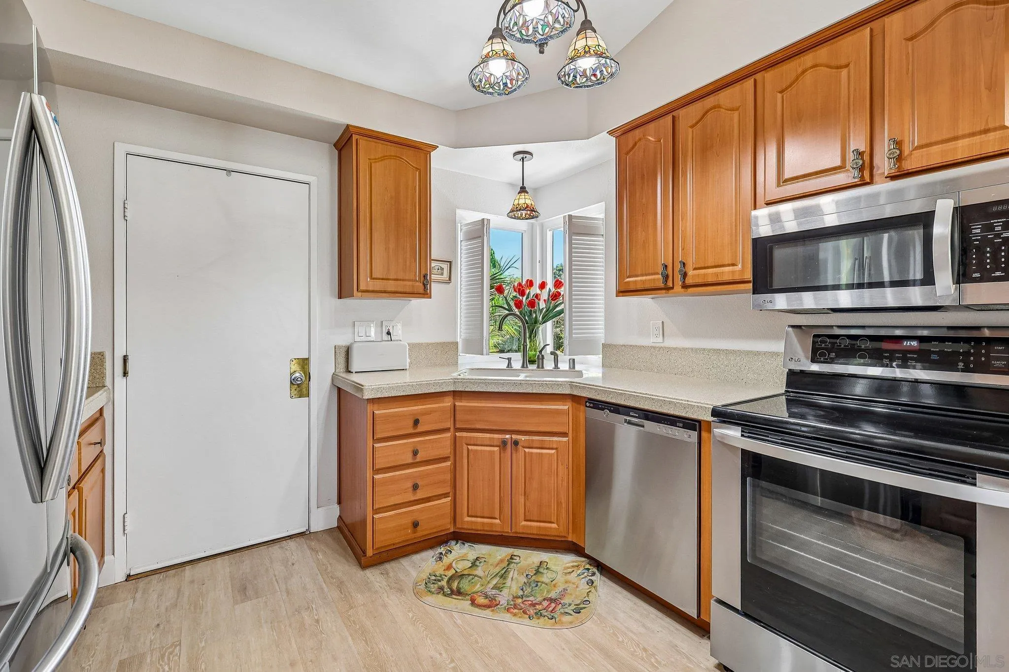 https://cdn.realtyfeed.com/cdn/127/260015613/bee295d904008a6e3ec27e437f19d41b.webp