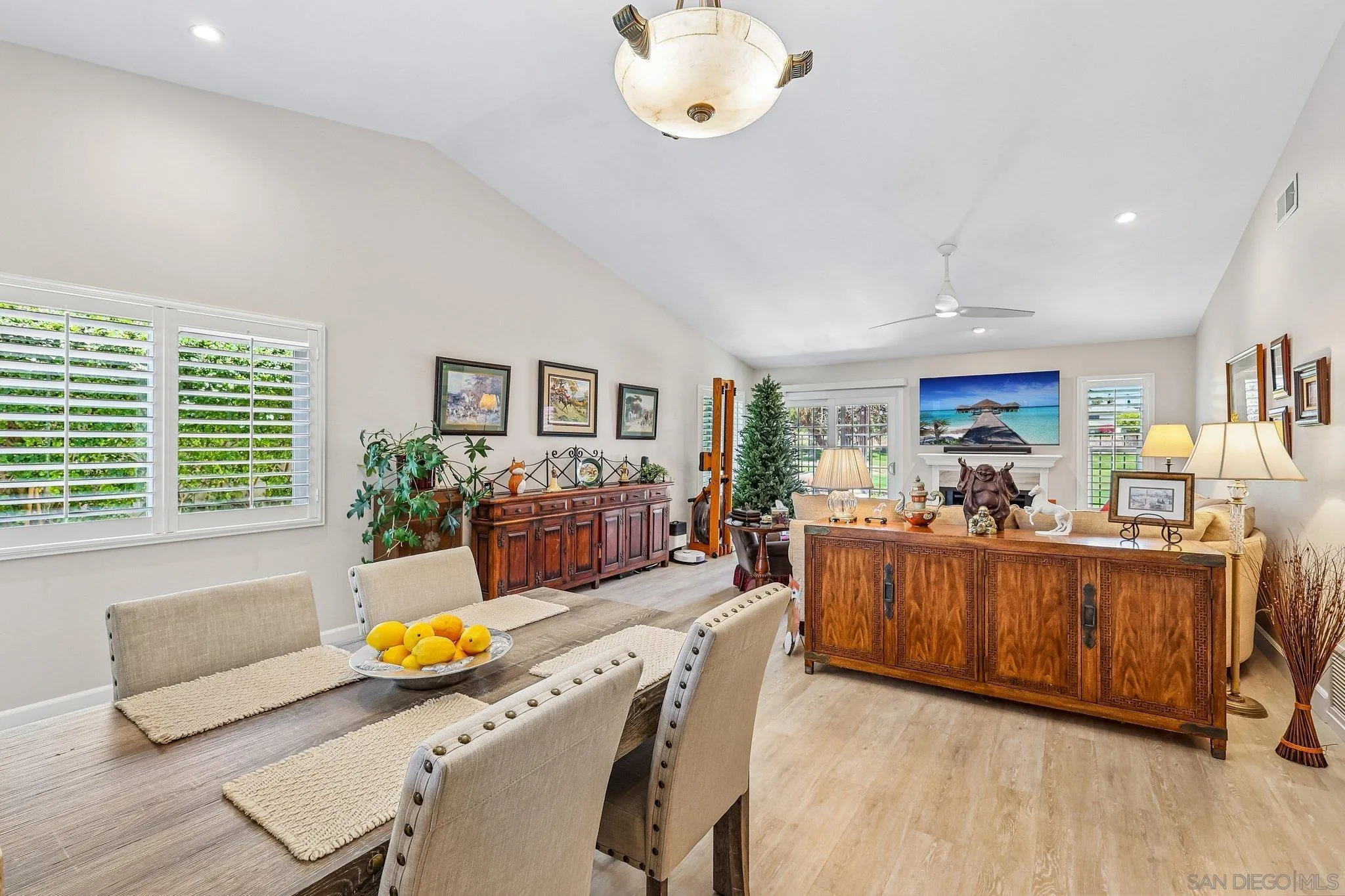 https://cdn.realtyfeed.com/cdn/127/260015613/fba81938e60f5a8d1b3ba2bf16b8c6be.webp