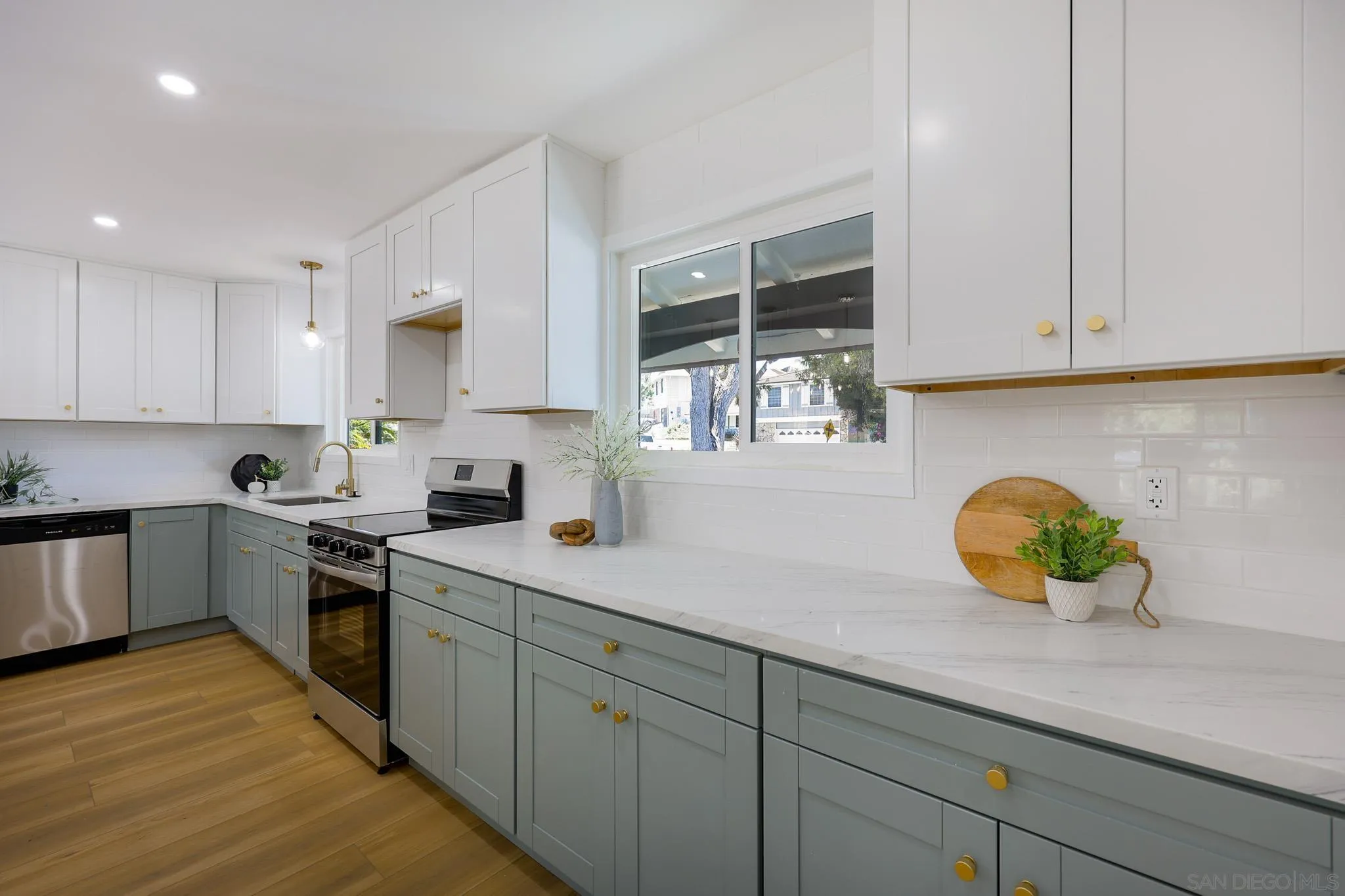 https://cdn.realtyfeed.com/cdn/127/260015614/143774c9835d1b700dbf9b743182d69c.webp