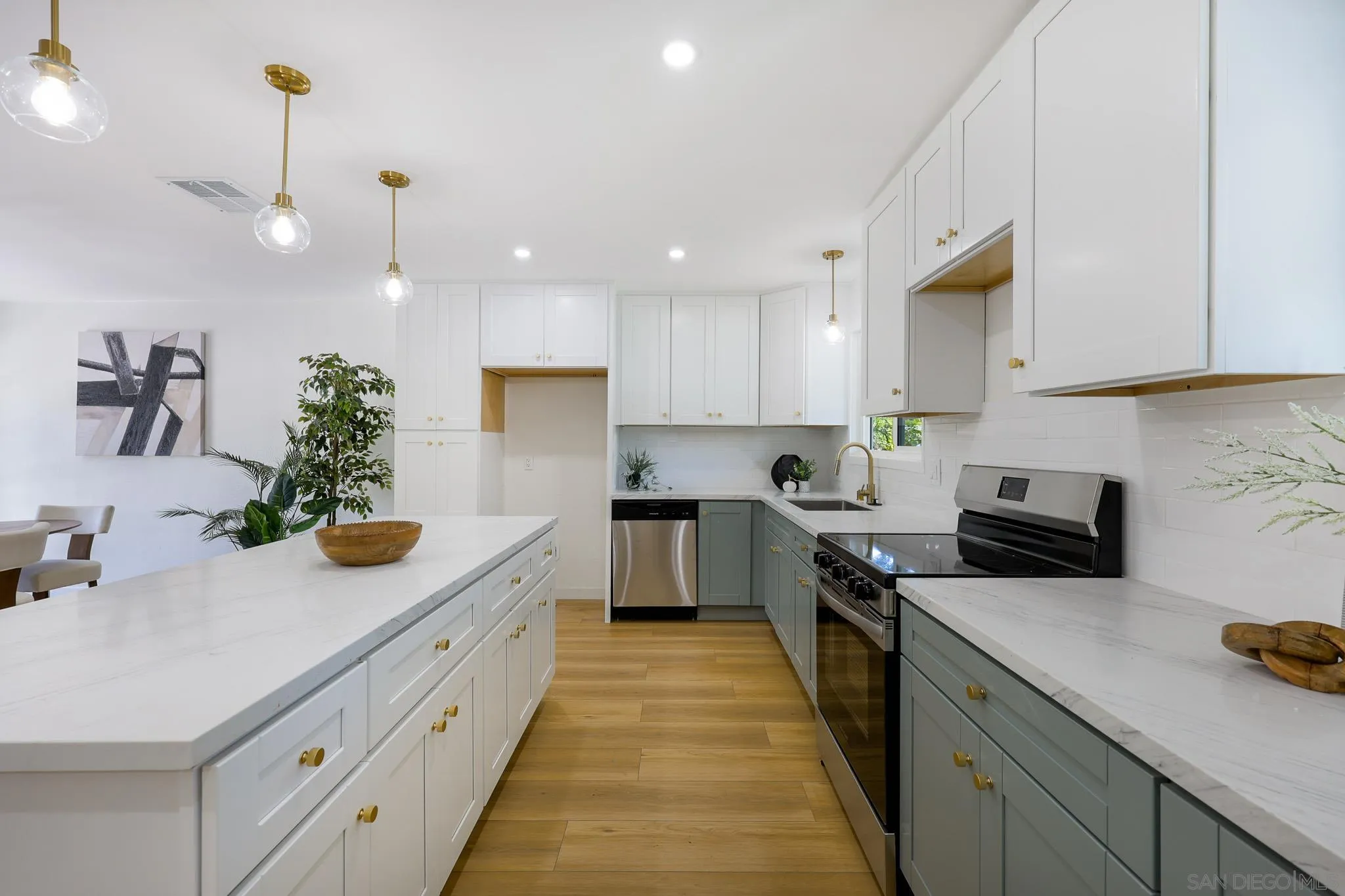 https://cdn.realtyfeed.com/cdn/127/260015614/31c849e7567bf2ed2bacf065db997fe7.webp