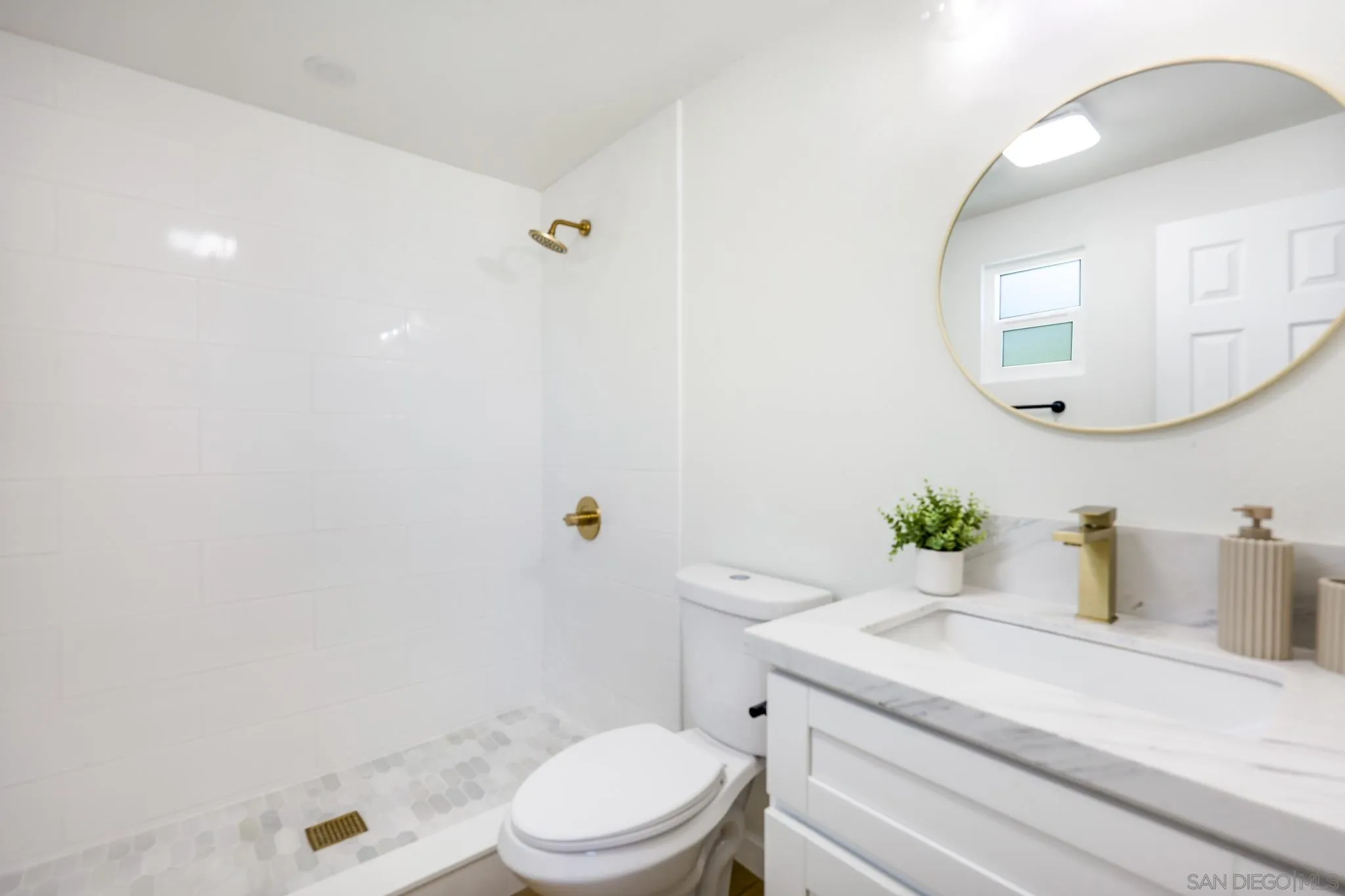 https://cdn.realtyfeed.com/cdn/127/260015614/3abb05f4bab60b391484581a25775e61.webp
