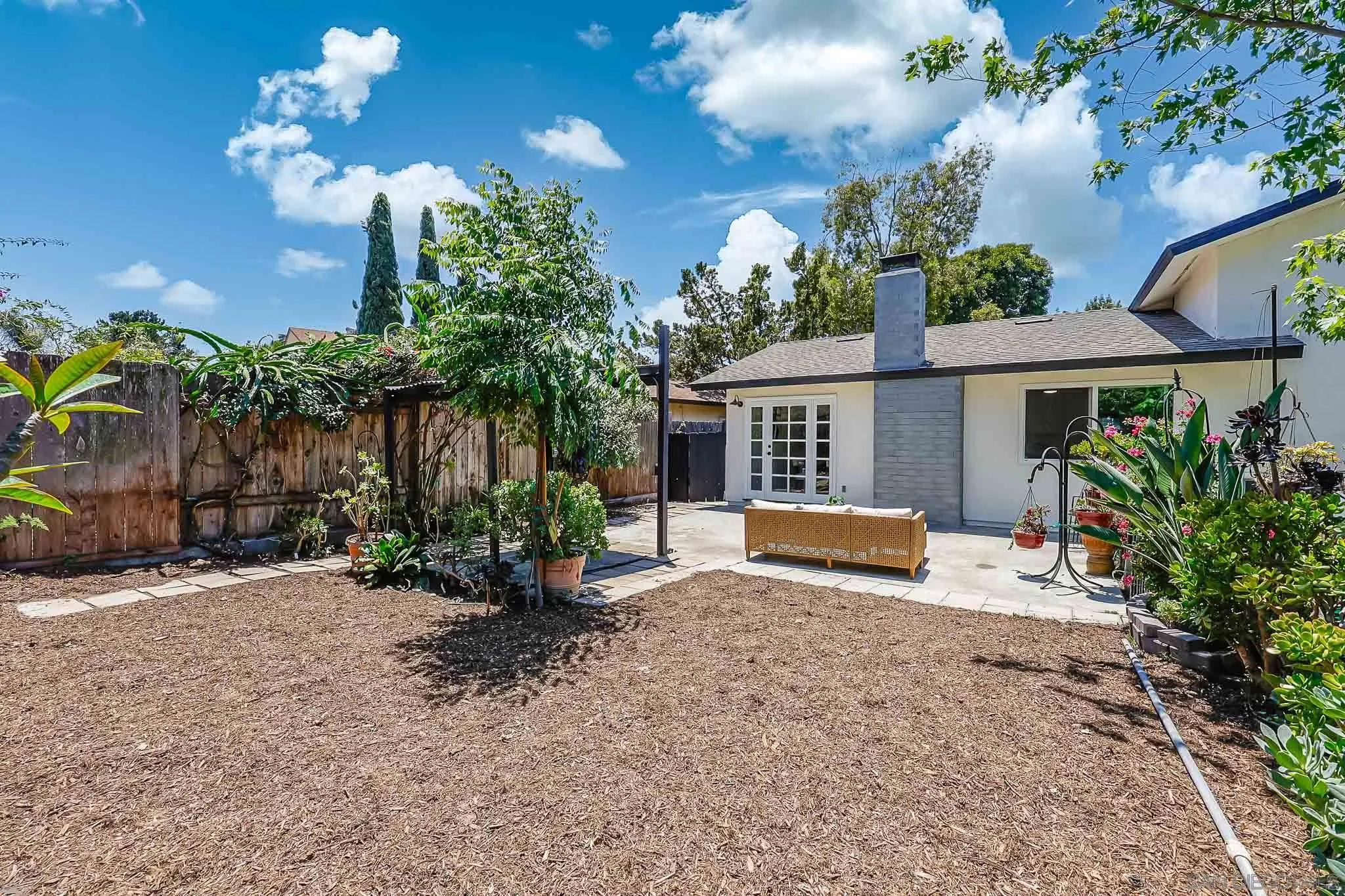 https://cdn.realtyfeed.com/cdn/127/260015614/56f447d5f1a6385a4841f44be6bf124b.webp