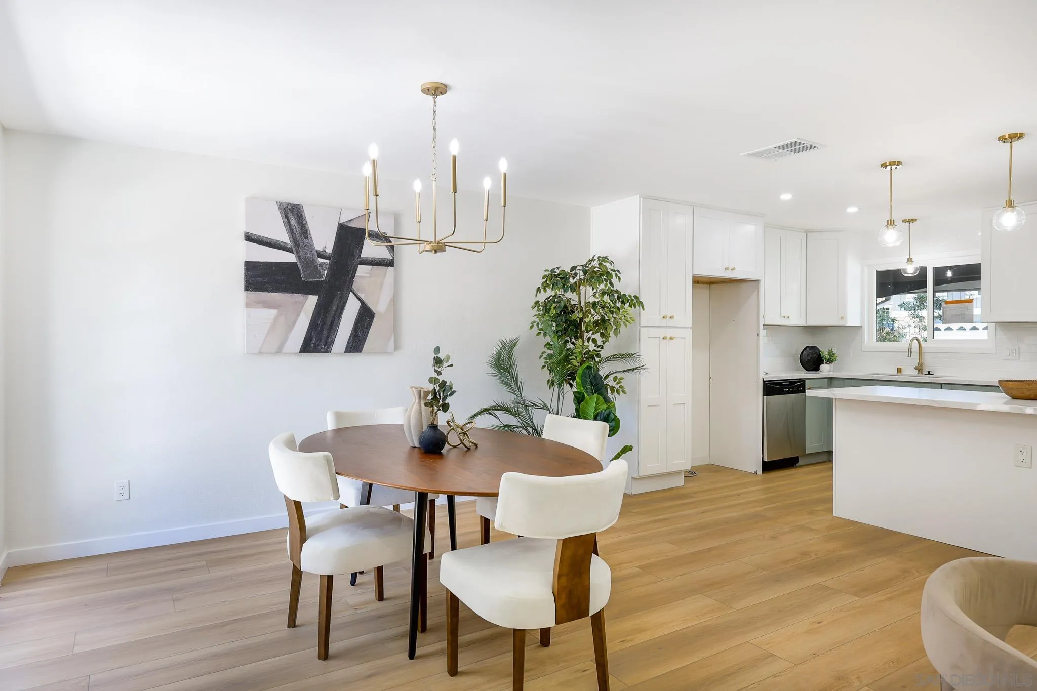 https://cdn.realtyfeed.com/cdn/127/260015614/6bb9f32f4cfde760542cfe77e64f9f89.webp