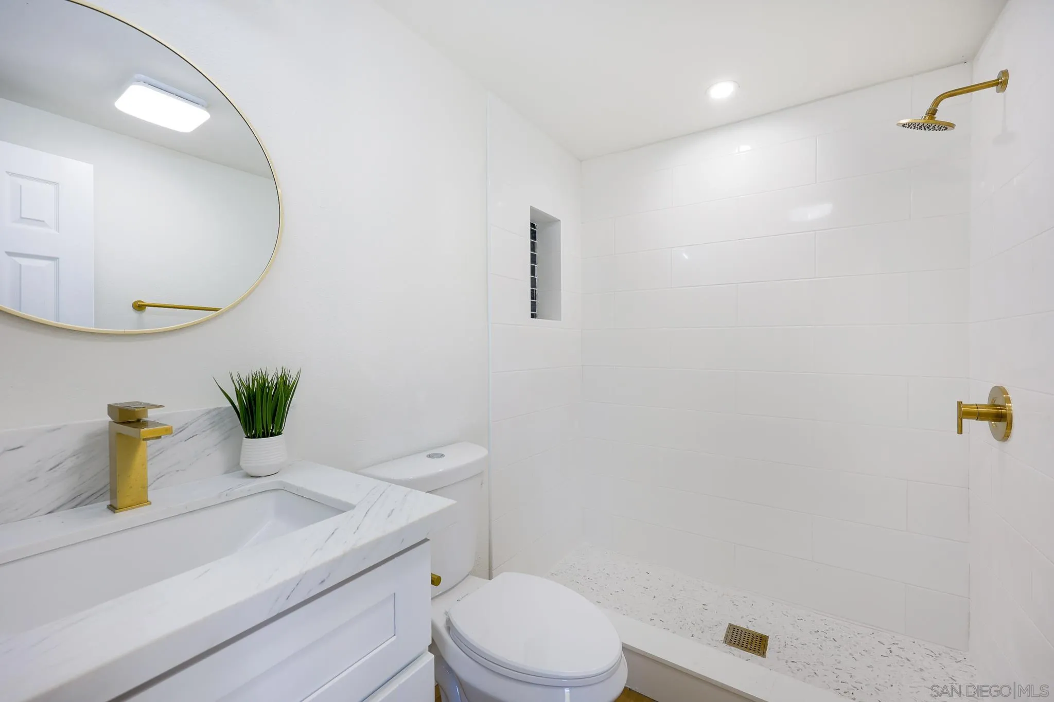 https://cdn.realtyfeed.com/cdn/127/260015614/77d3ab18fb09d94bfe548e6c126c6548.webp