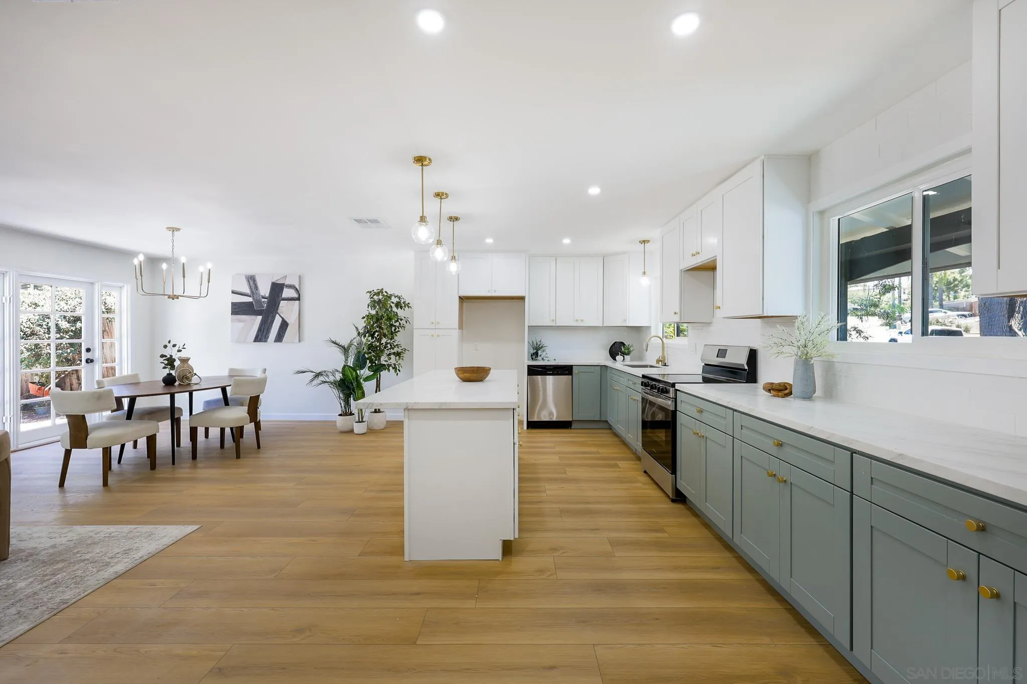 https://cdn.realtyfeed.com/cdn/127/260015614/7eb7edf984c3e63e8f556ce2c8935e7a.webp