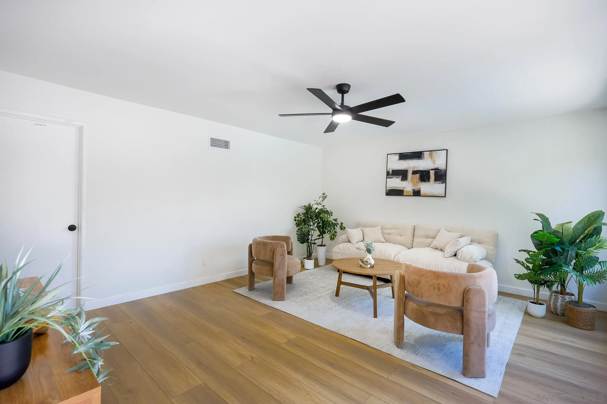 https://cdn.realtyfeed.com/cdn/127/260015614/81052ce2088f0fdb65fe8912c481d9e5.webp