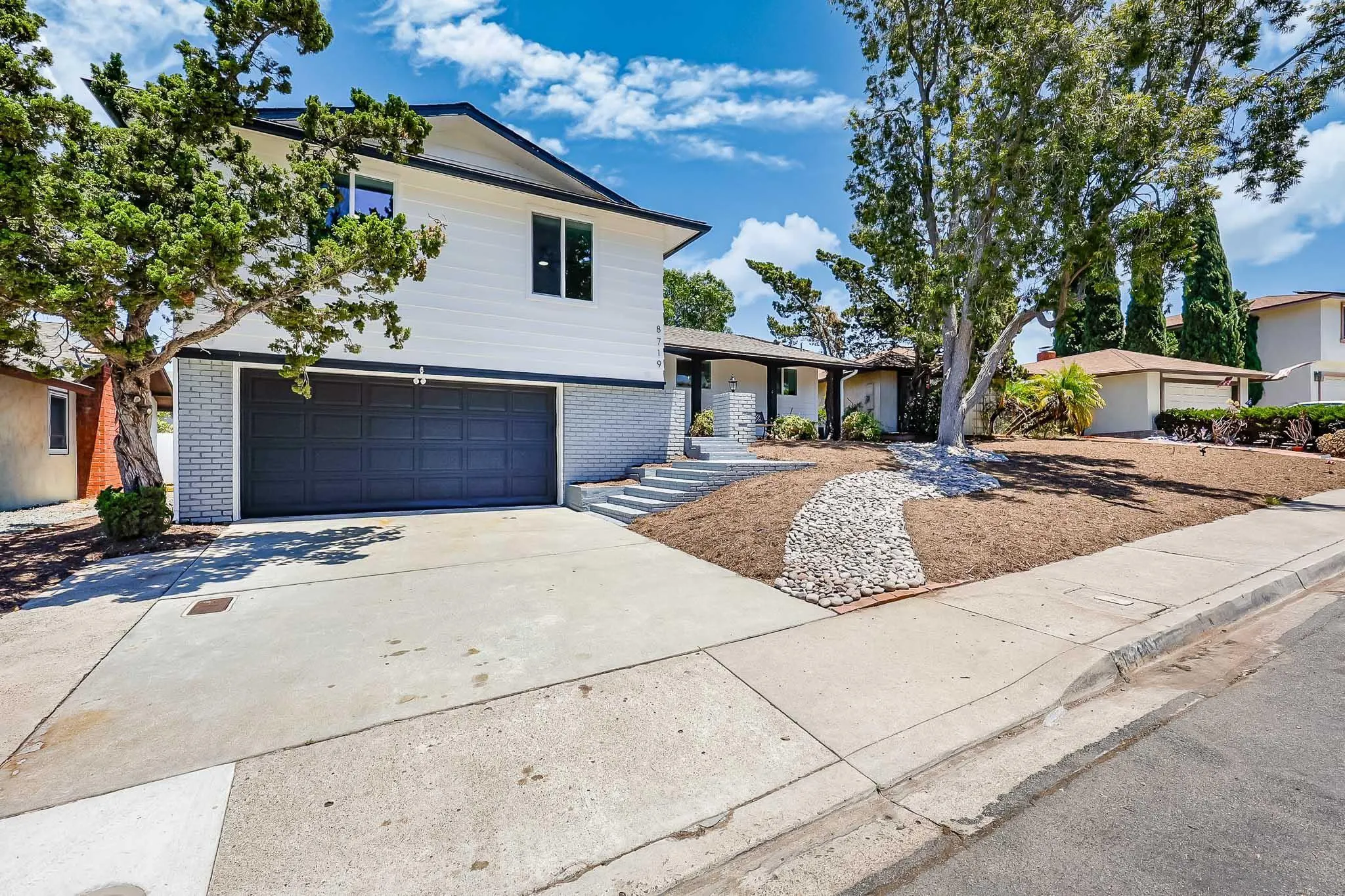https://cdn.realtyfeed.com/cdn/127/260015614/864aedce0d572609f5da852af08e2487.webp