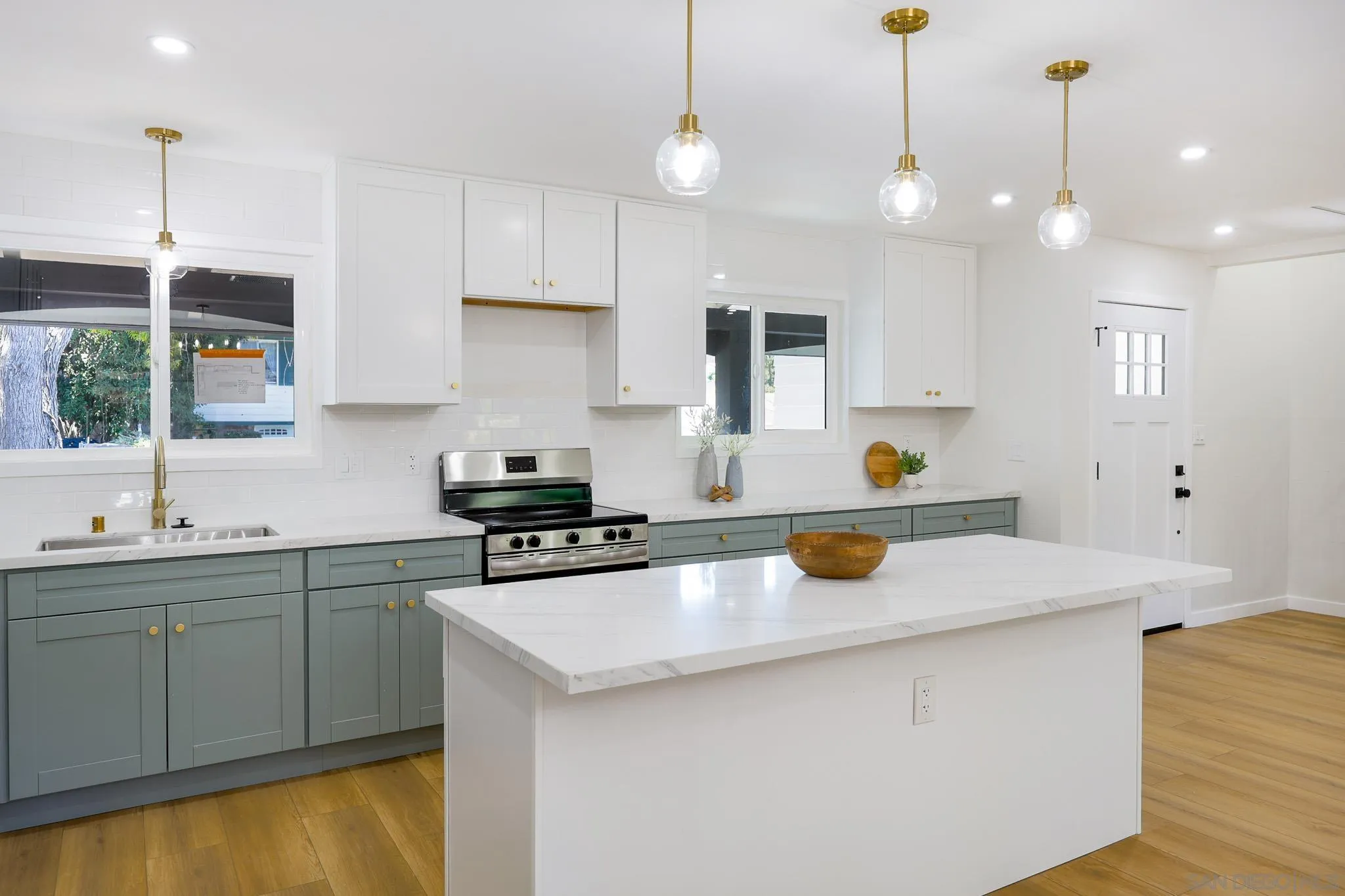 https://cdn.realtyfeed.com/cdn/127/260015614/8666f4cb5180e5548a92dbf07a1ae715.webp