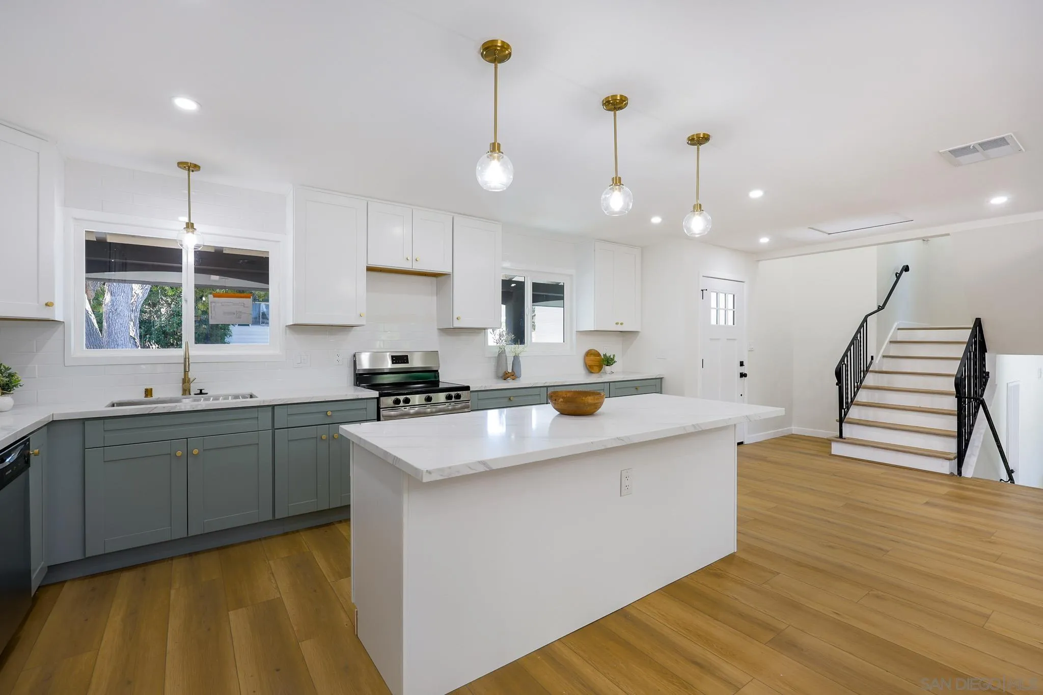 https://cdn.realtyfeed.com/cdn/127/260015614/939a471a24d2943fff14126c744d4d78.webp