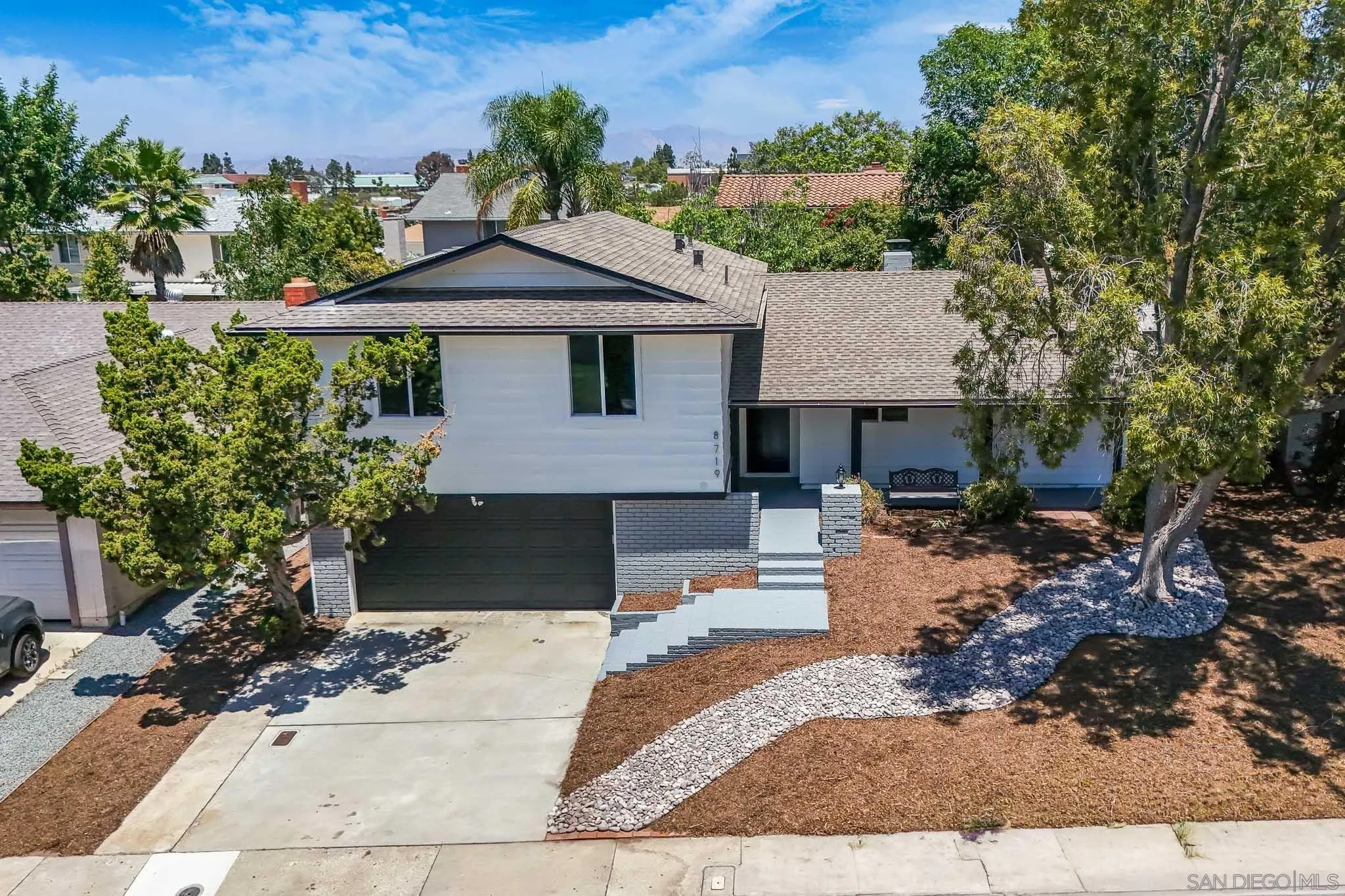 https://cdn.realtyfeed.com/cdn/127/260015614/94e0bf20be74b01b916564dc30317d87.webp