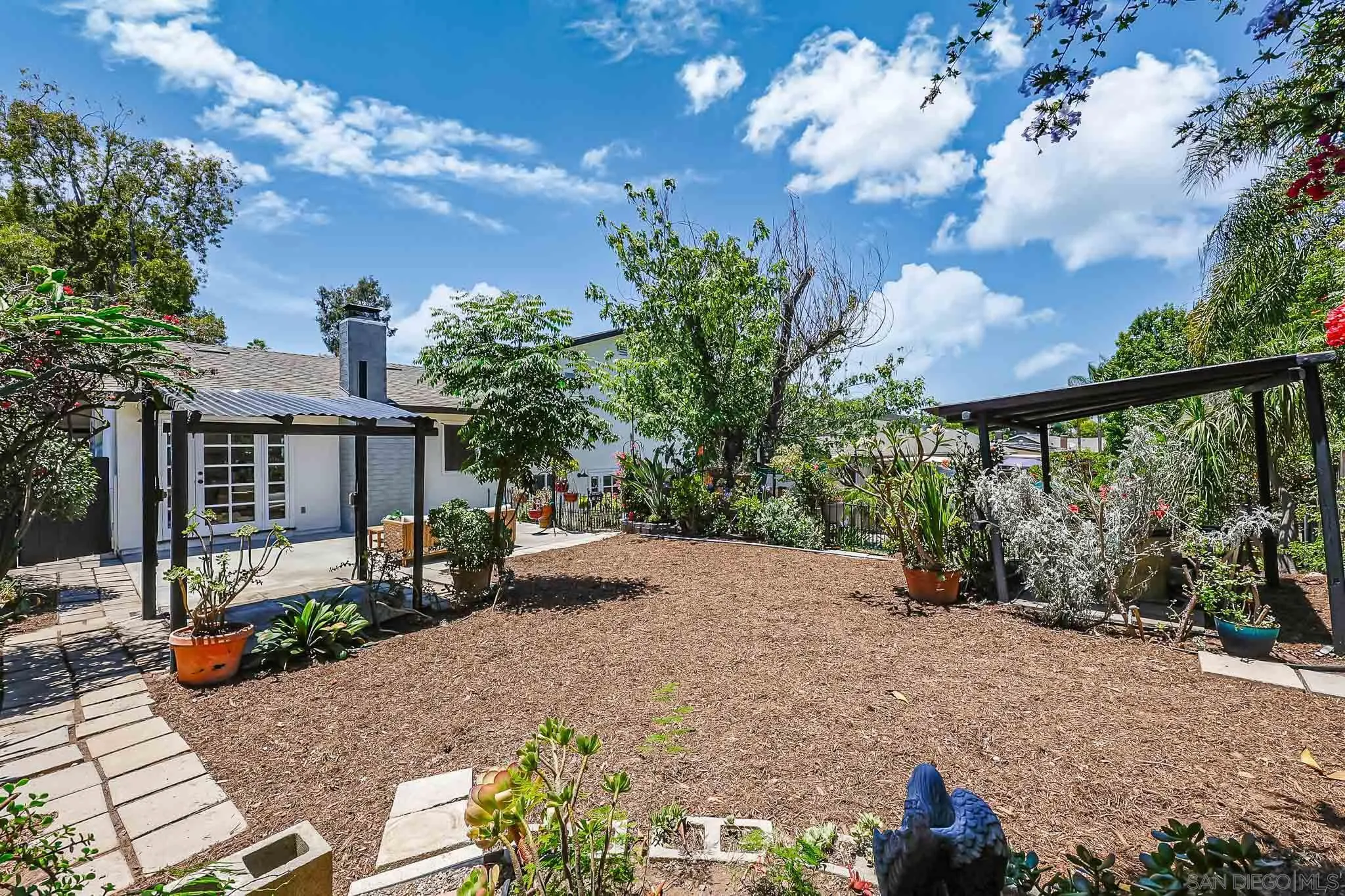 https://cdn.realtyfeed.com/cdn/127/260015614/abe130312fbde133e3b2a982c75379ba.webp