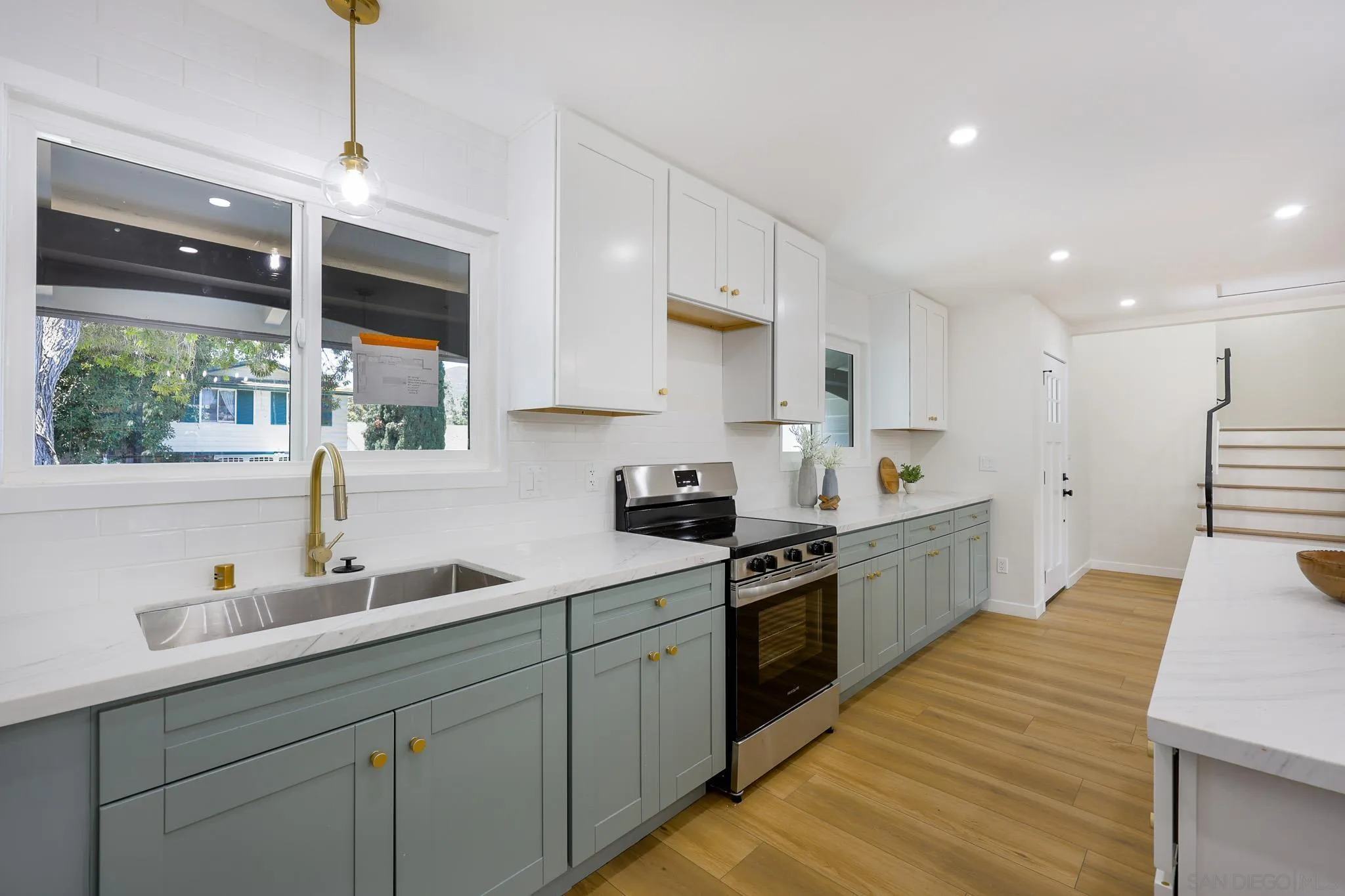 https://cdn.realtyfeed.com/cdn/127/260015614/bce8995b04914e47ec0fc6f04bb31a39.webp