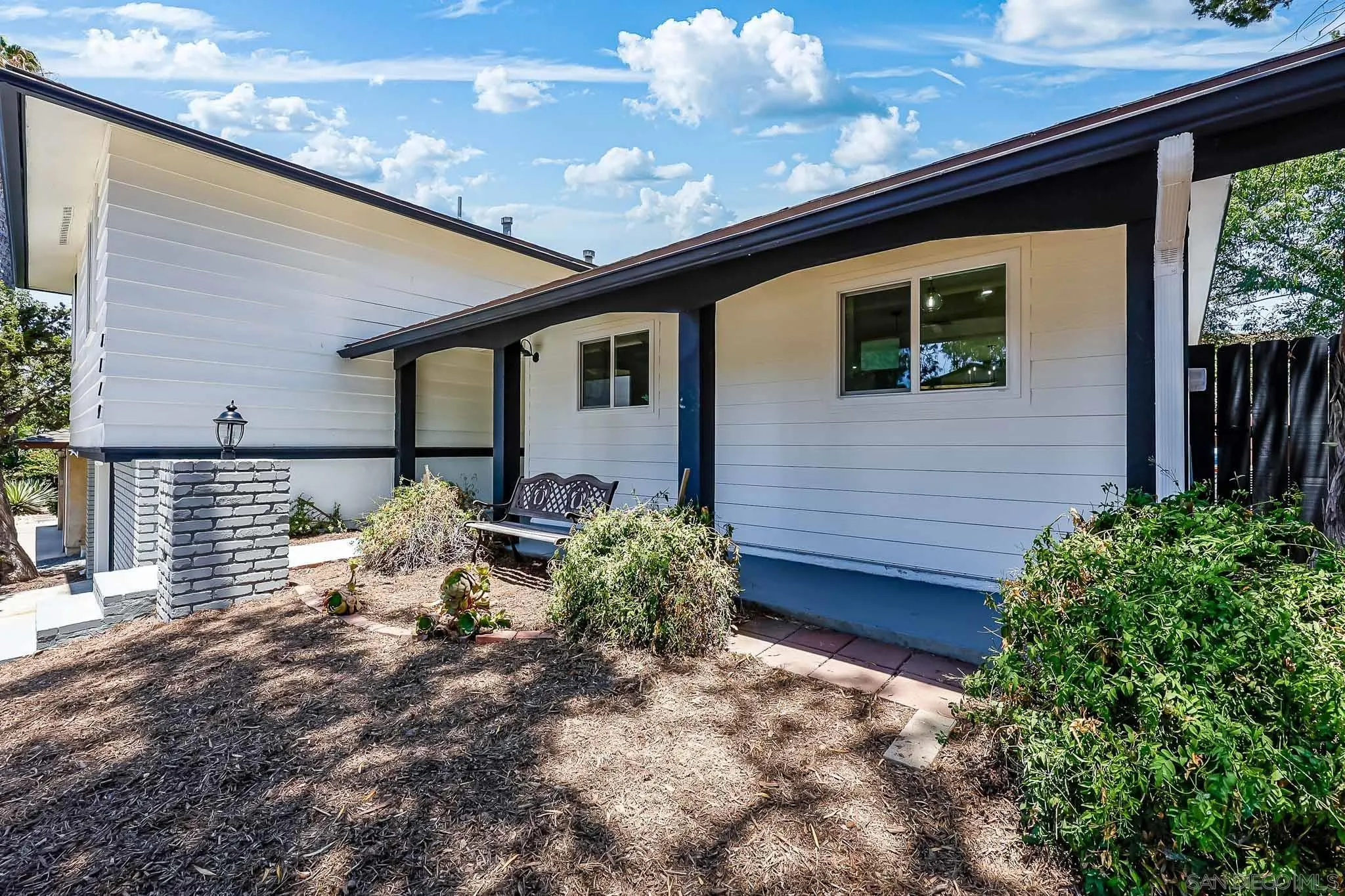 https://cdn.realtyfeed.com/cdn/127/260015614/c24f66265d3b31ea9587ed499c9f391a.webp